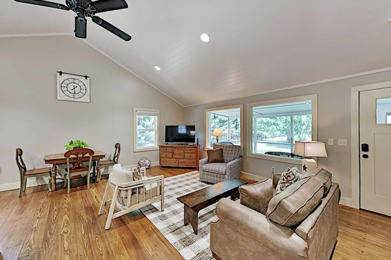 Charming Getaway W/ Luxe Interior & Screened Patio 2 Bedroom Cottage