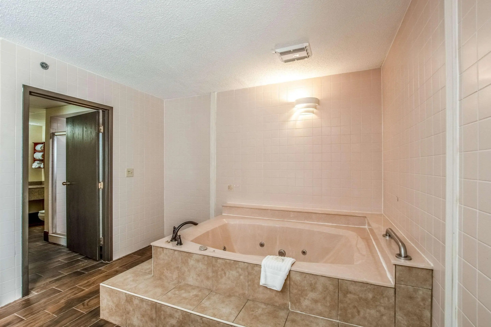 Country Inn & Suites by Radisson, Muskegon, MI