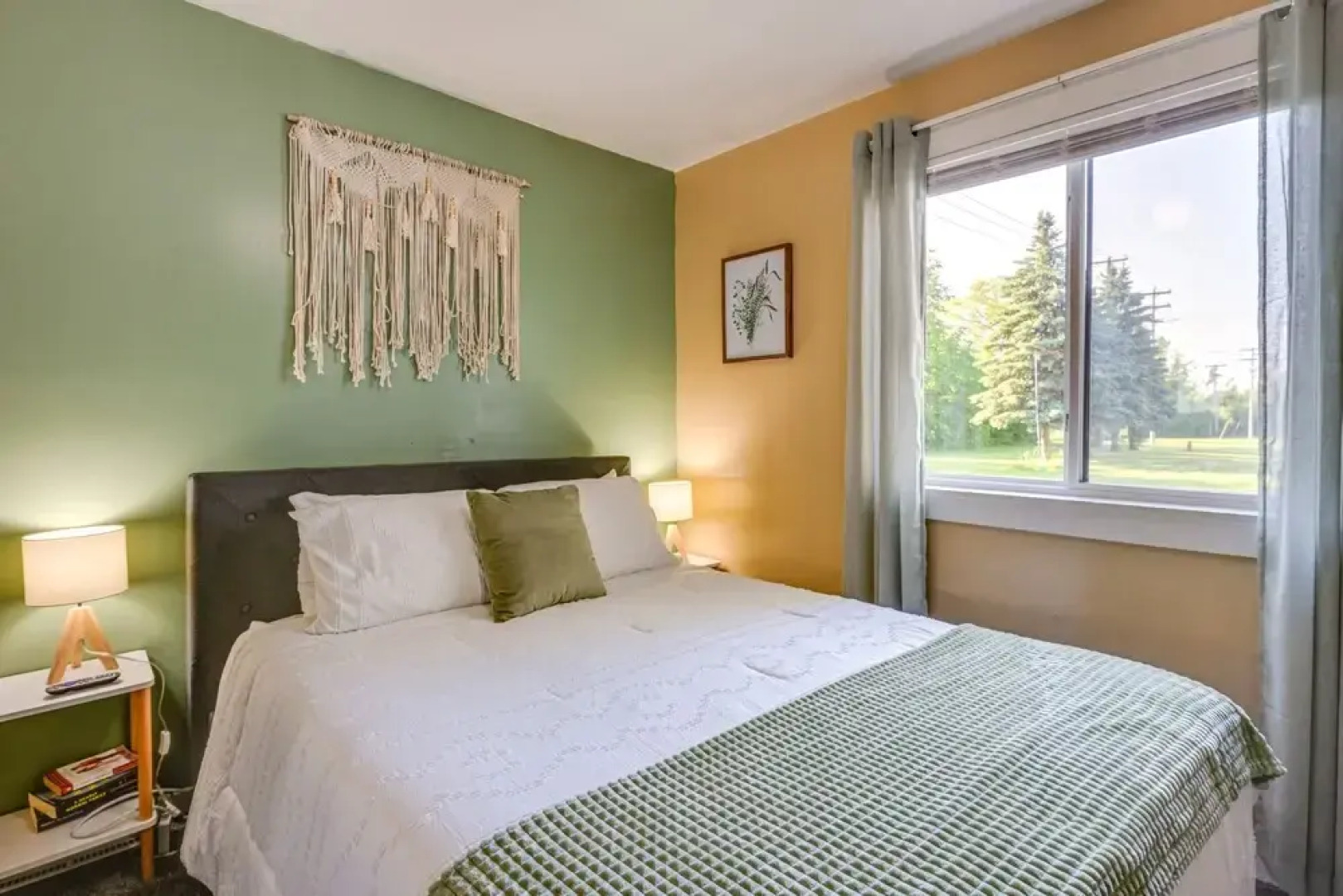 Cozy Home w/ Backyard ~ 3 Mi to Downtown Saginaw!