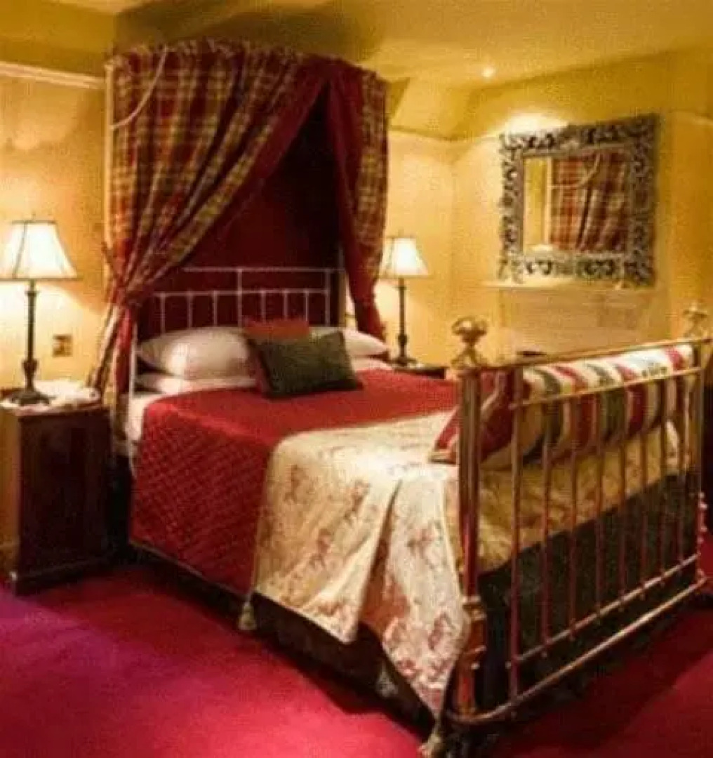 Ravenwood Hall Hotel