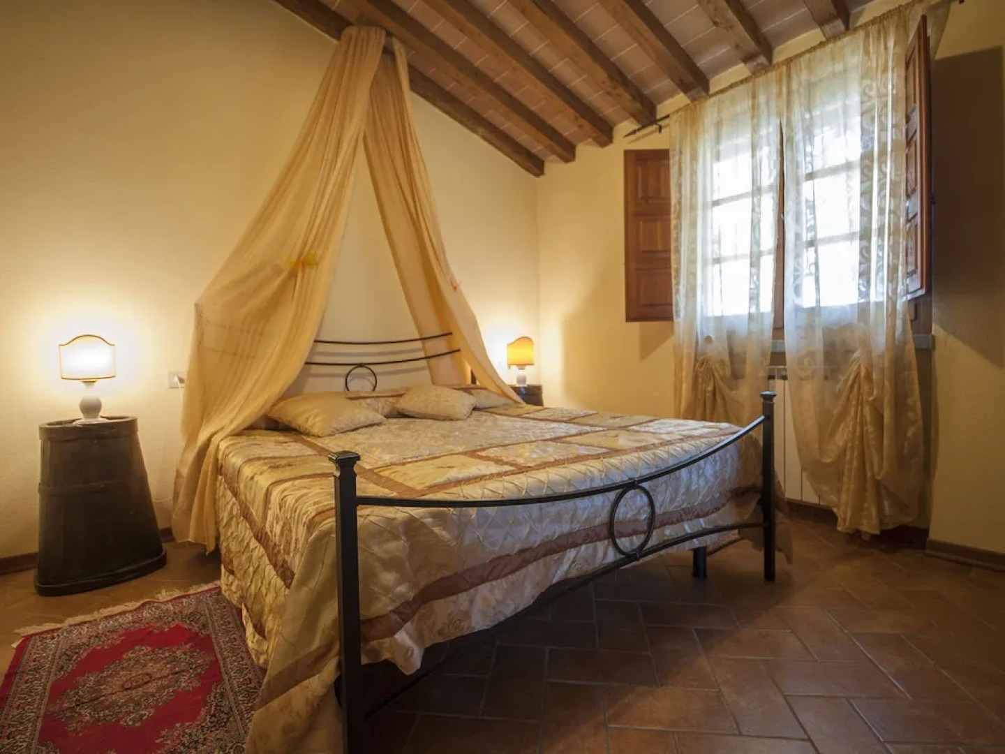 Cozy Holiday Home in Castiglion Fiorentino with Jacuzzi
