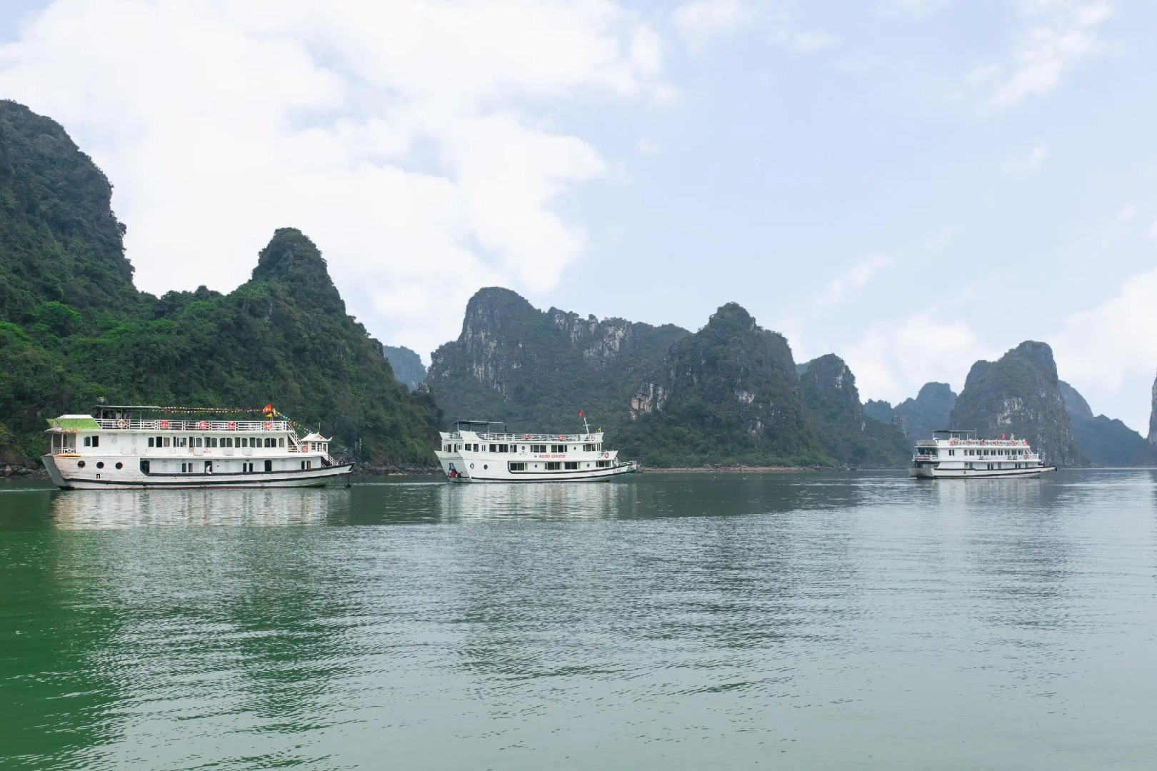 Halong Fantasea Cruise