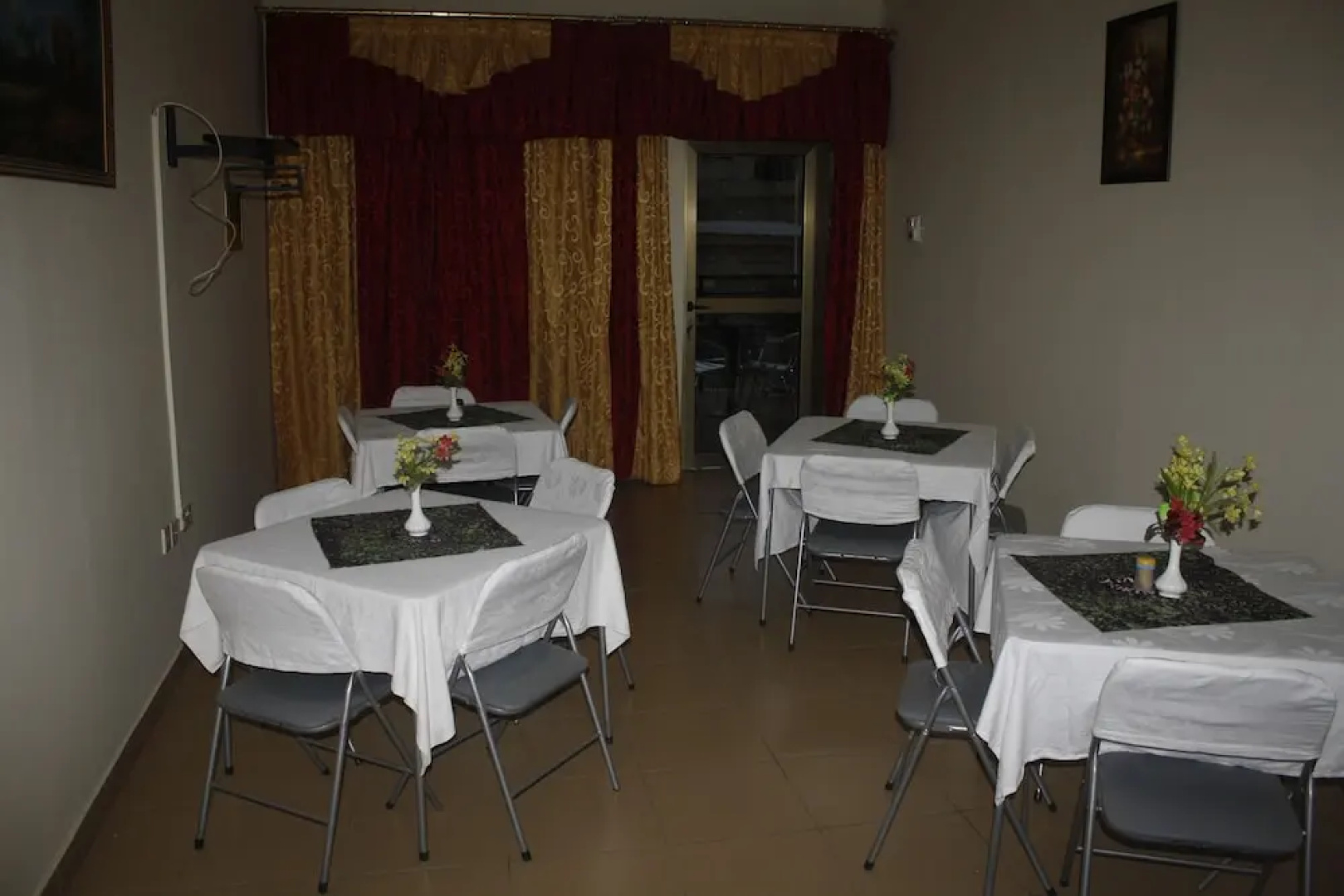 Dokua Royal Hotel