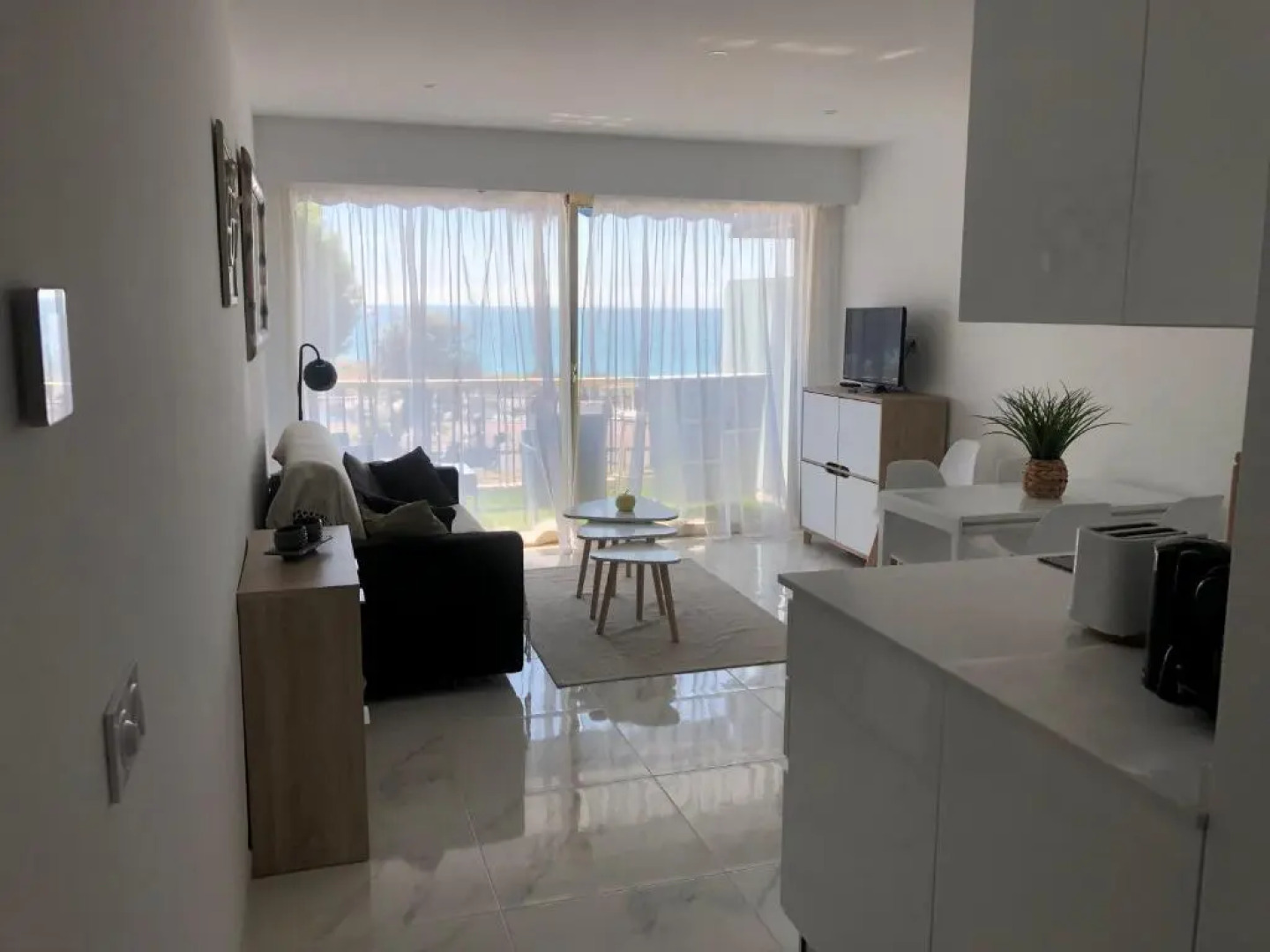 Appartement Au bord de la mer, vue plage , piscine, parking