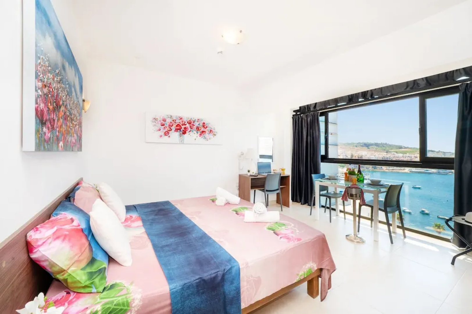 Islet Promenade Studio with Hot Tub and Panoramic Sea Views by GetawaysMalta