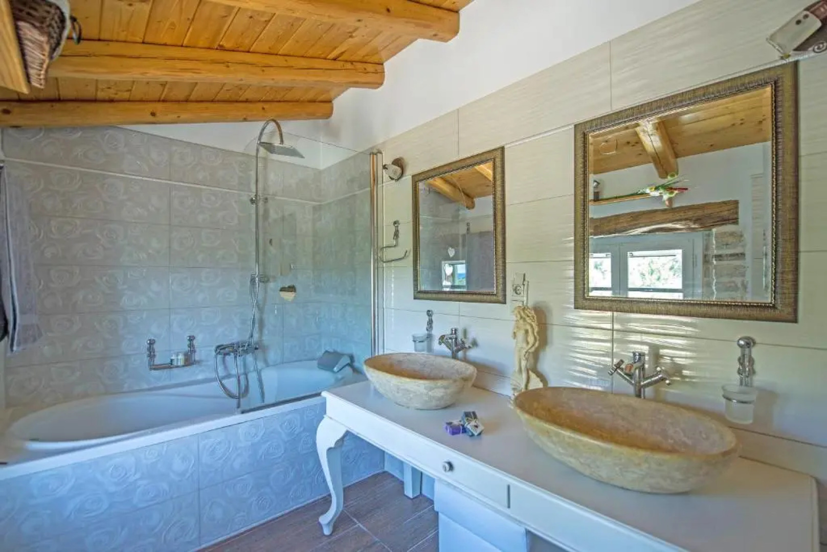 Villa Siorra by MediterraneanVillas