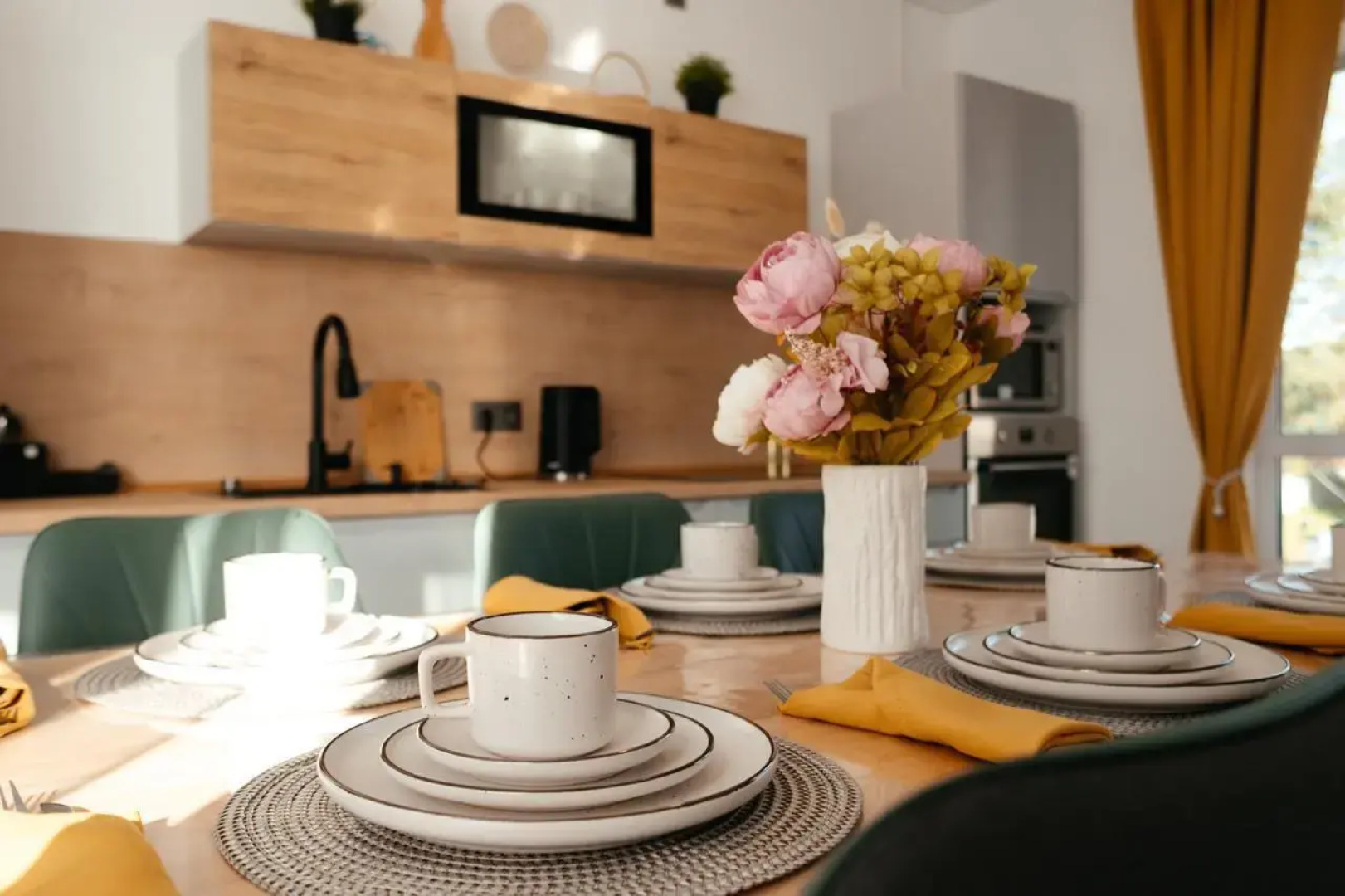 У аэропорта