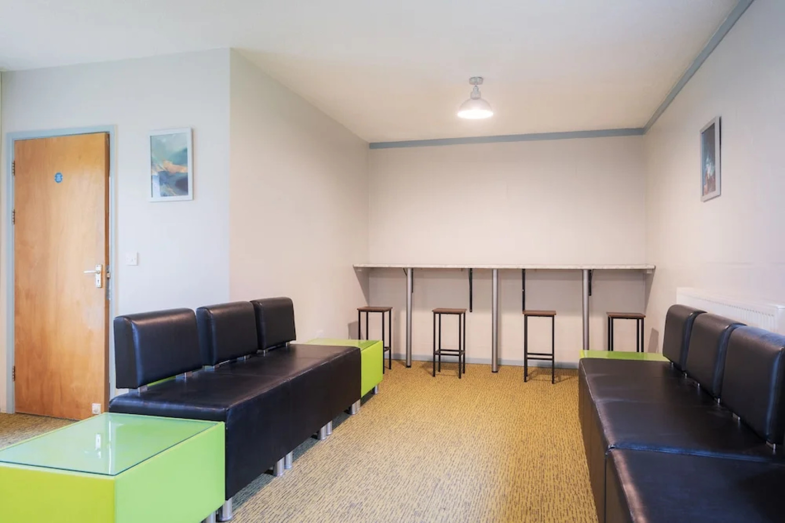 Bunkhouse/20bedroom/sleeps85/4acre/gamesroom/wifi