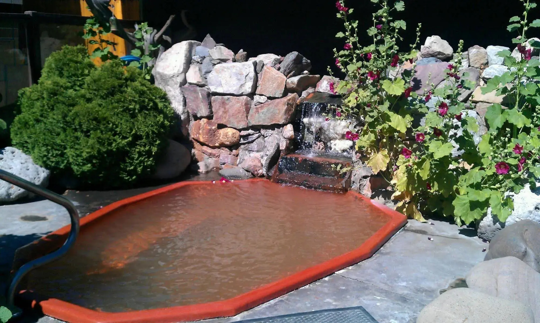 Twin Peaks Lodge & Hot Springs