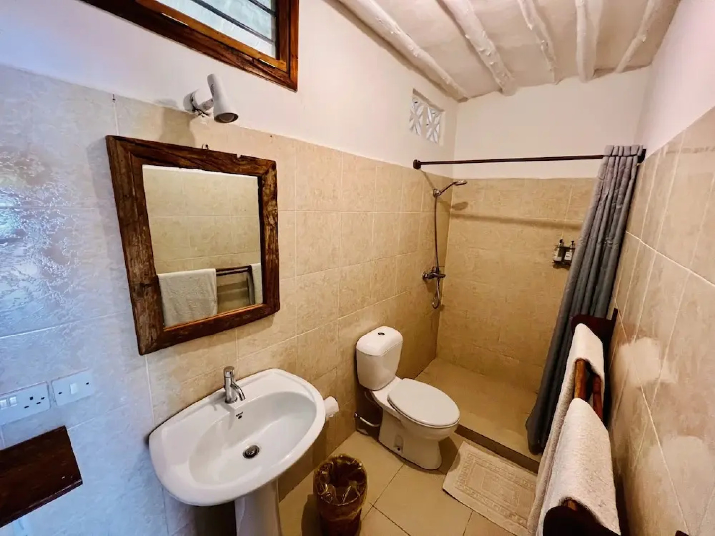 White Dream Lodge & Restaurant