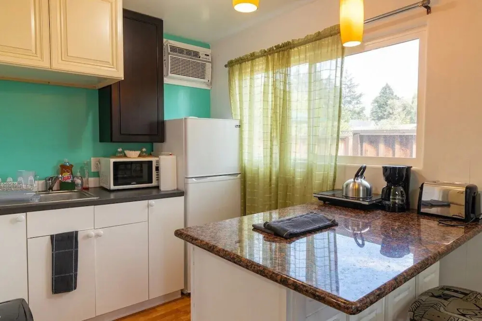 Bright Studio in Concord, Near Bart