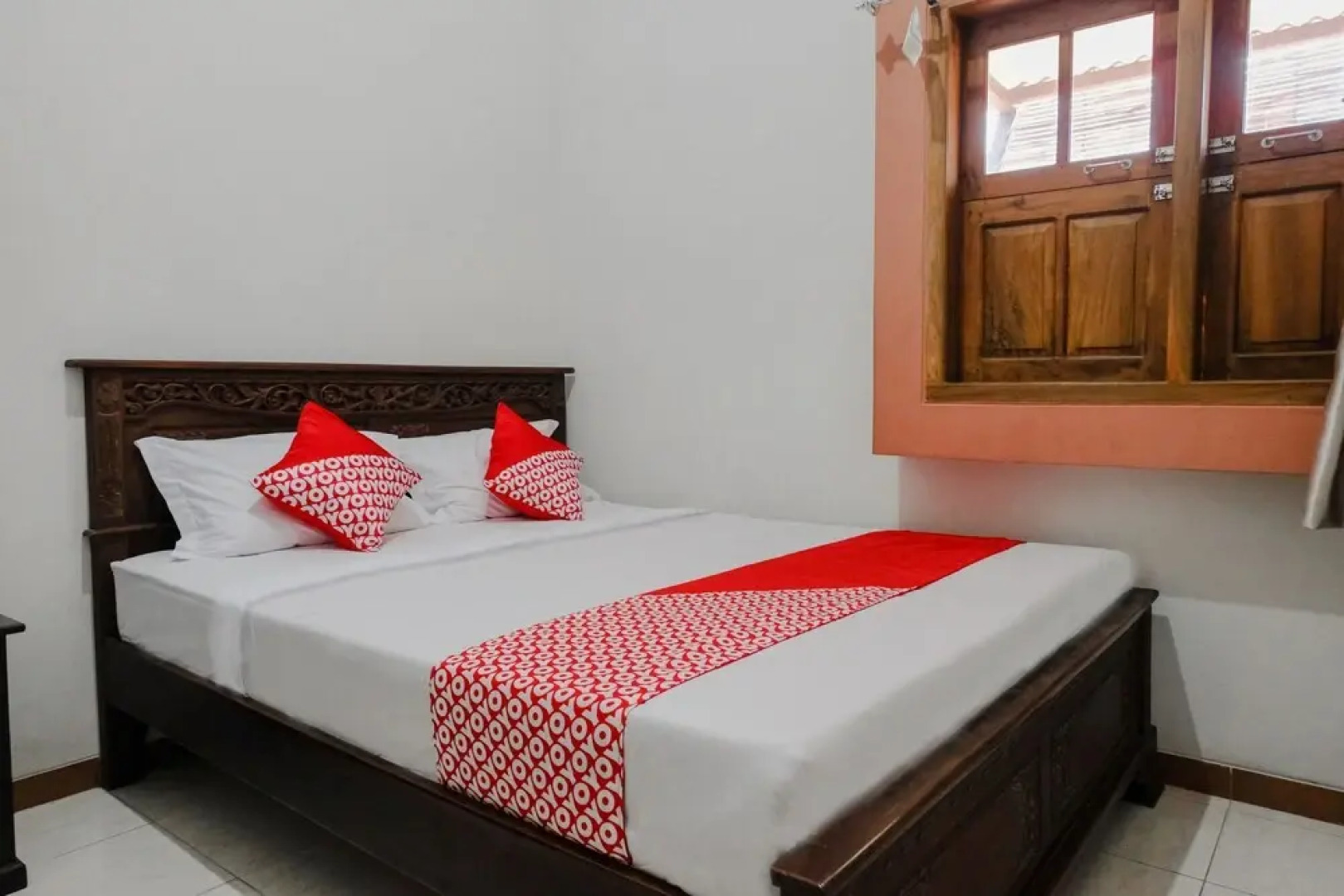 OYO 1306 Kraton Mas Family Residence