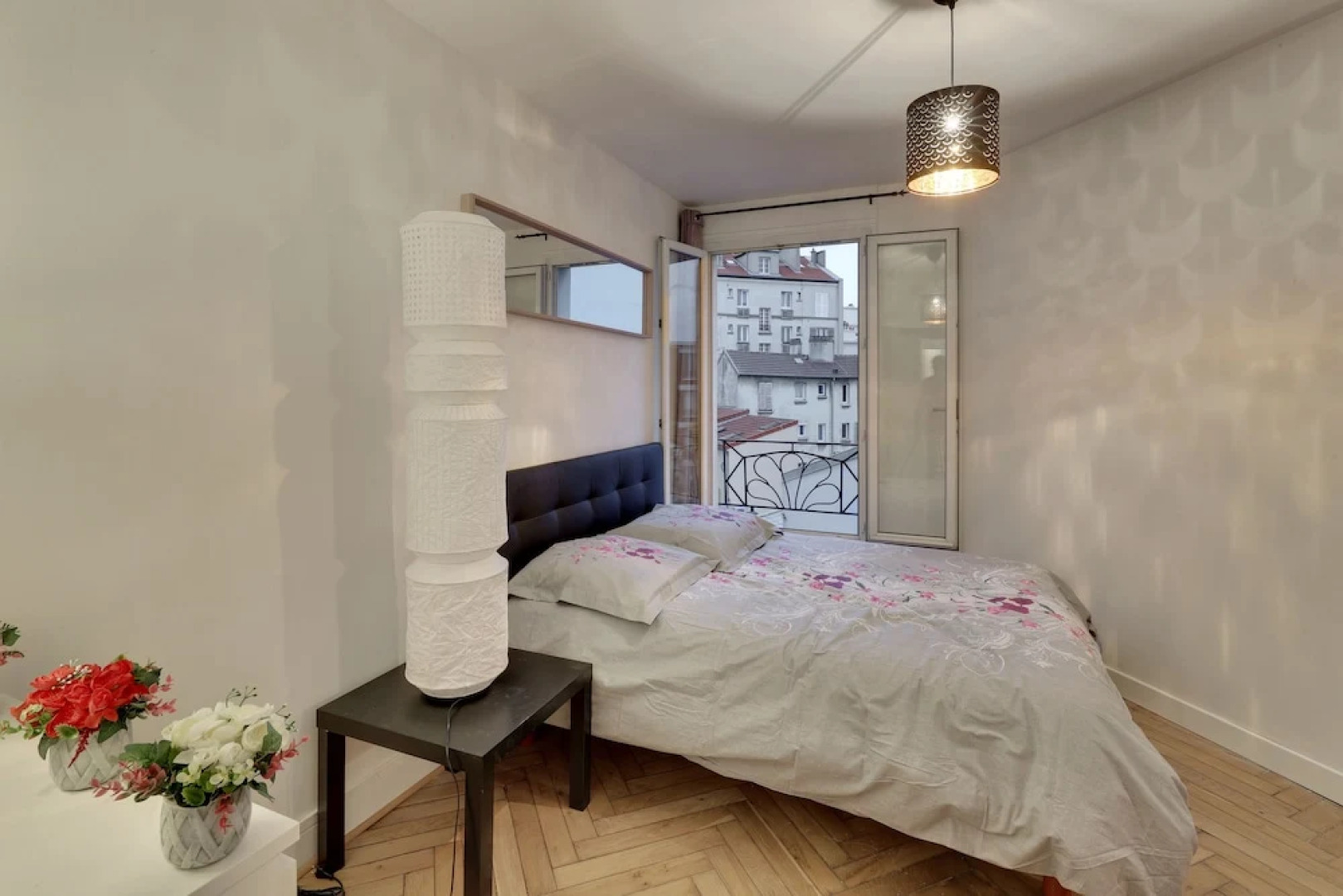 T2 4 People Near Paris Vincennes