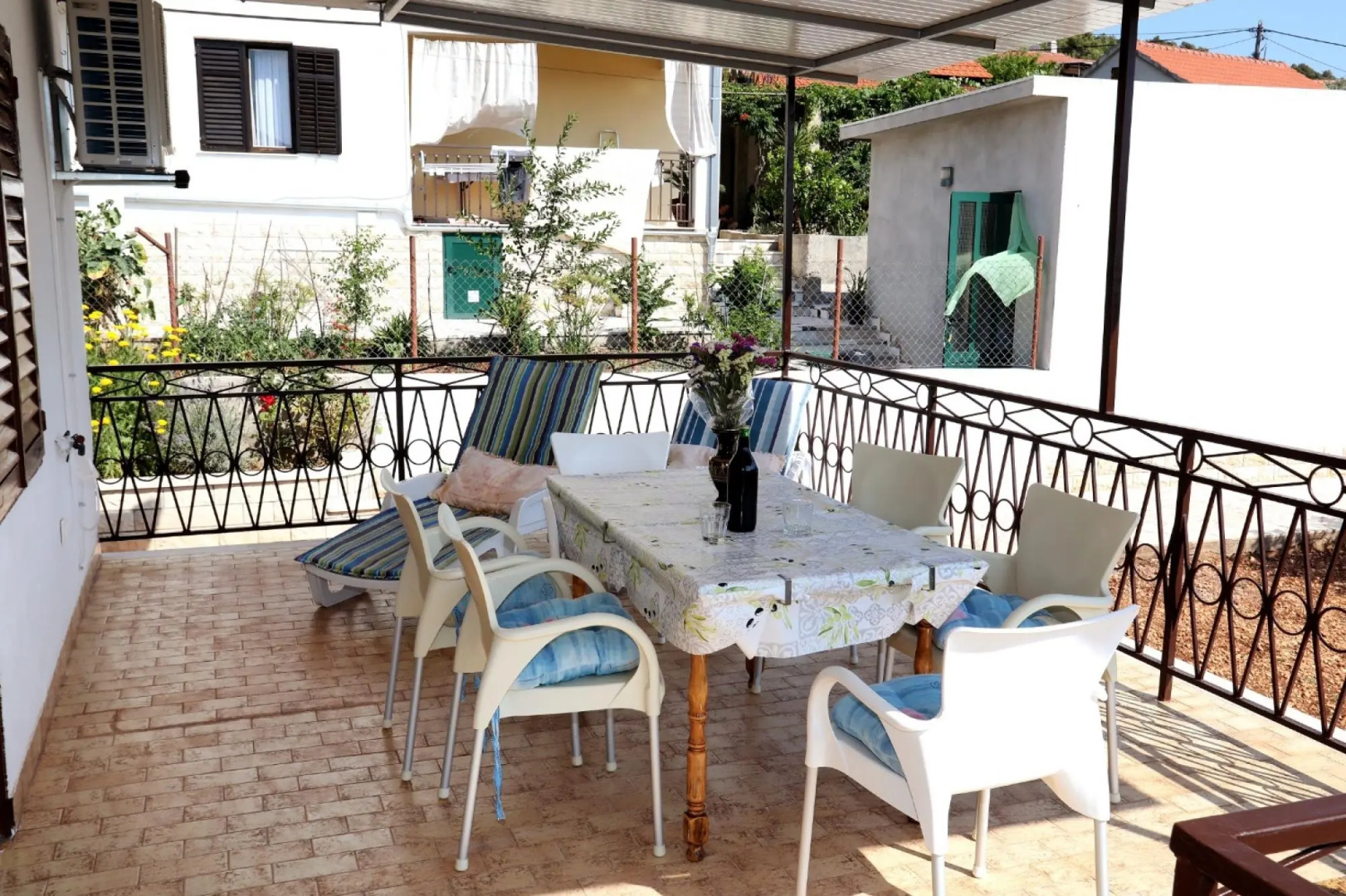 Apartment Marin - comfortable apartment near sea: A1 Vinisce, Riviera Trogir