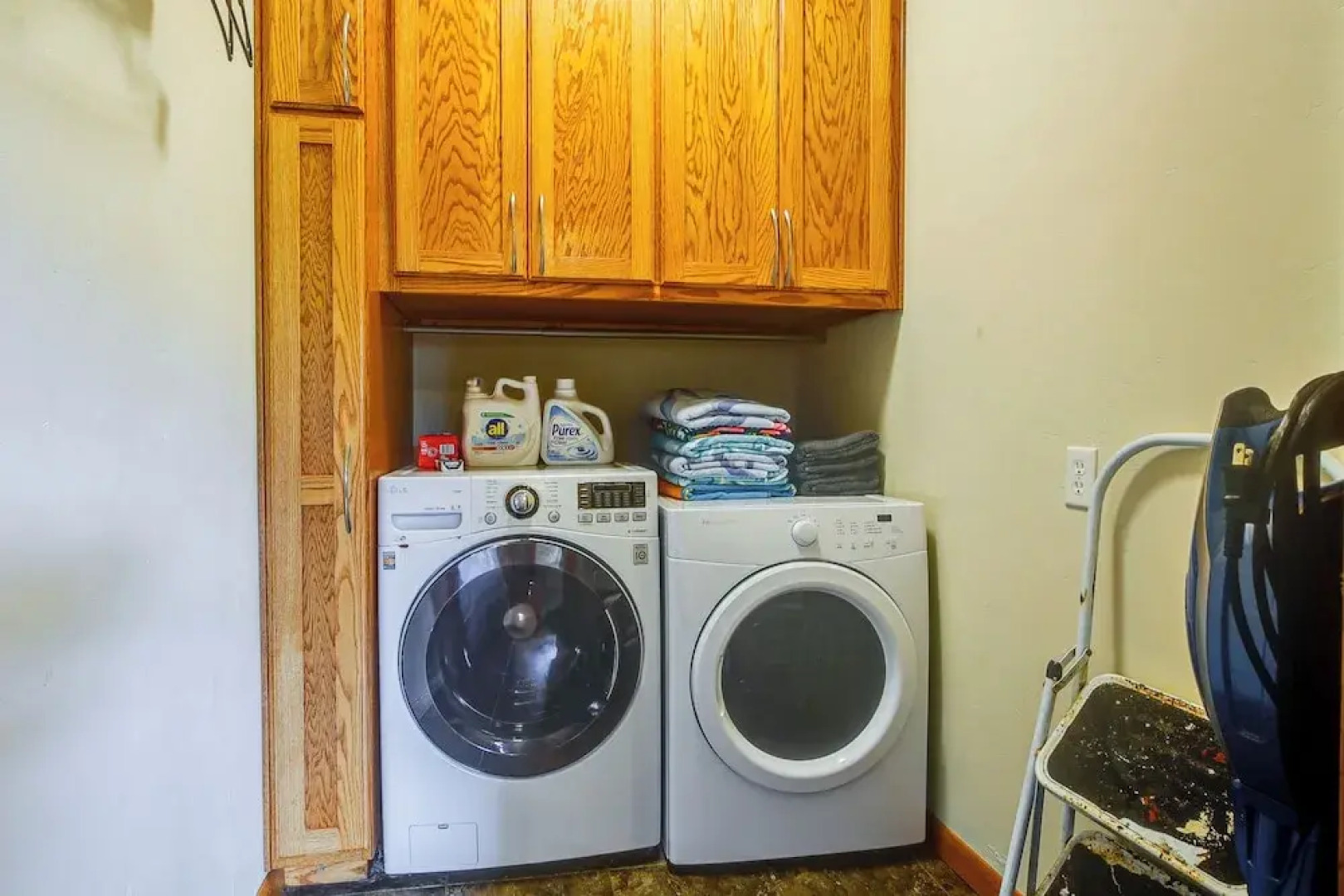 Algoma Retreat: Near Beach, Game Room, Yard