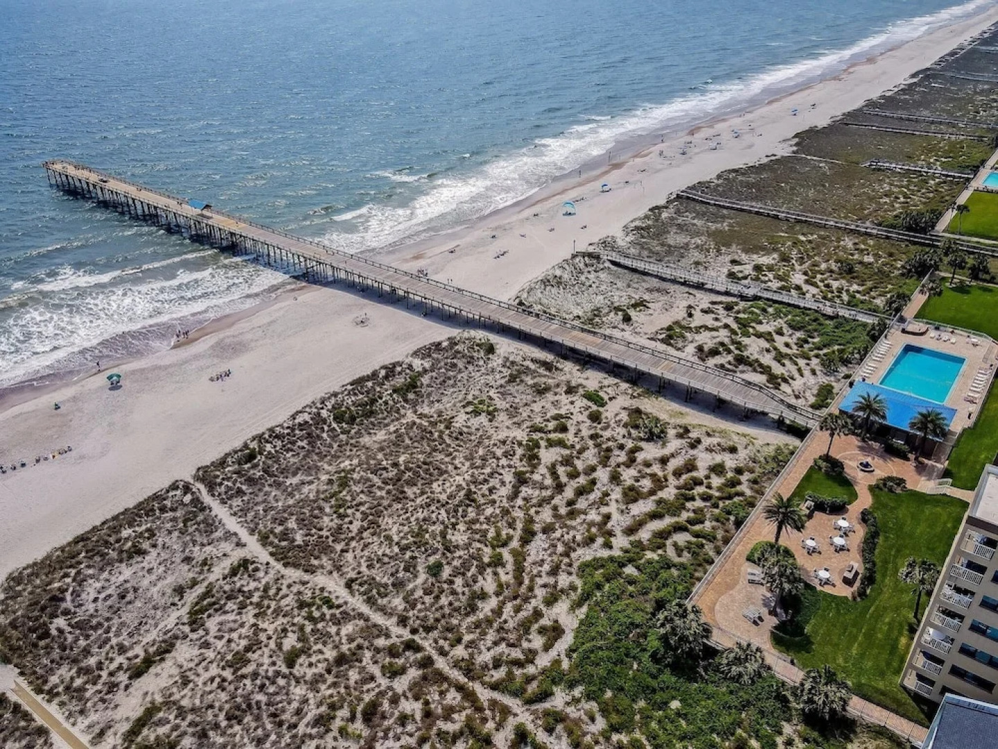 Spacious Oceanfront Condo, Easy Access to Private Fishing Pier by RedAwning