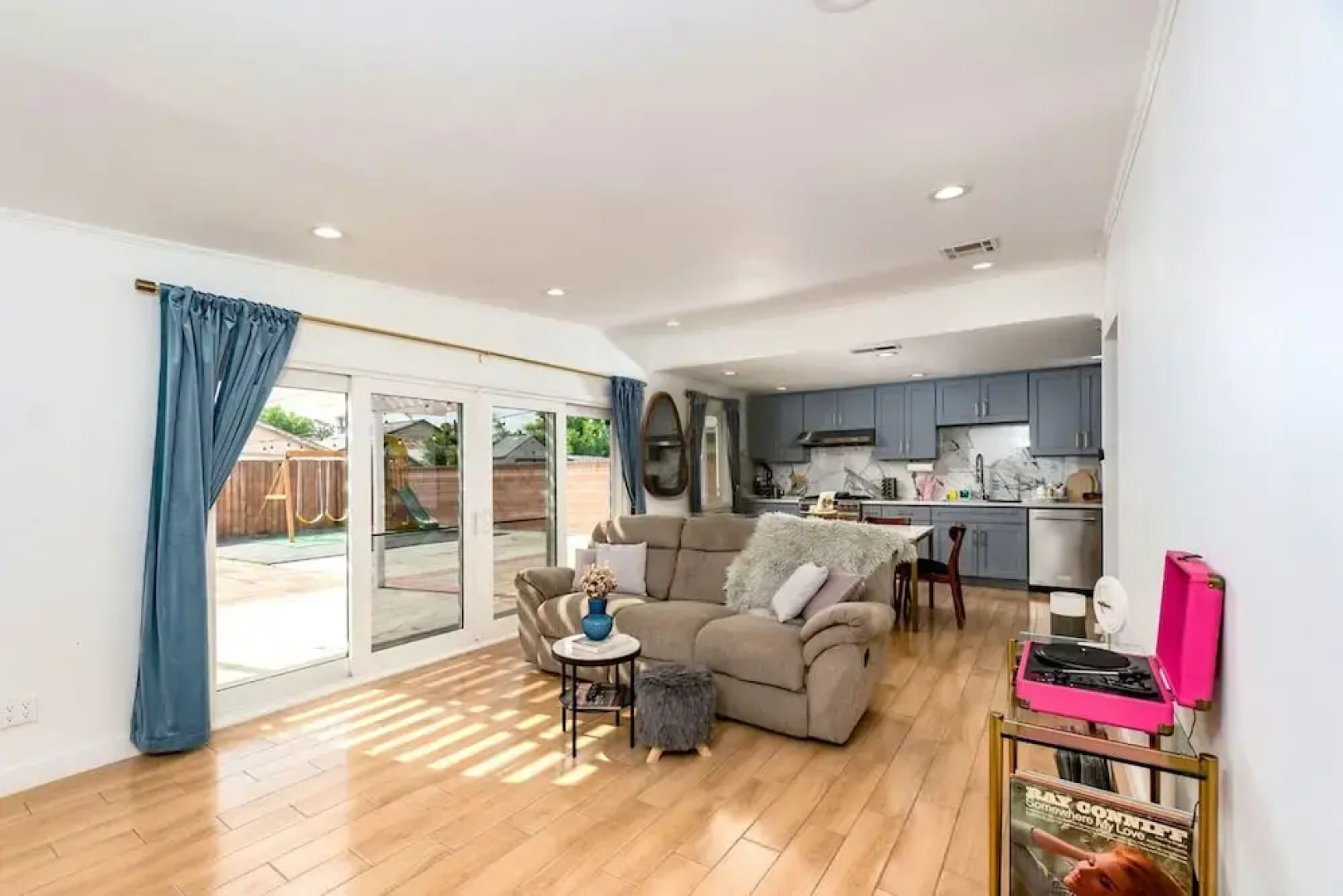 Cozy Family Retreat Game Room Backyard in Hacienda