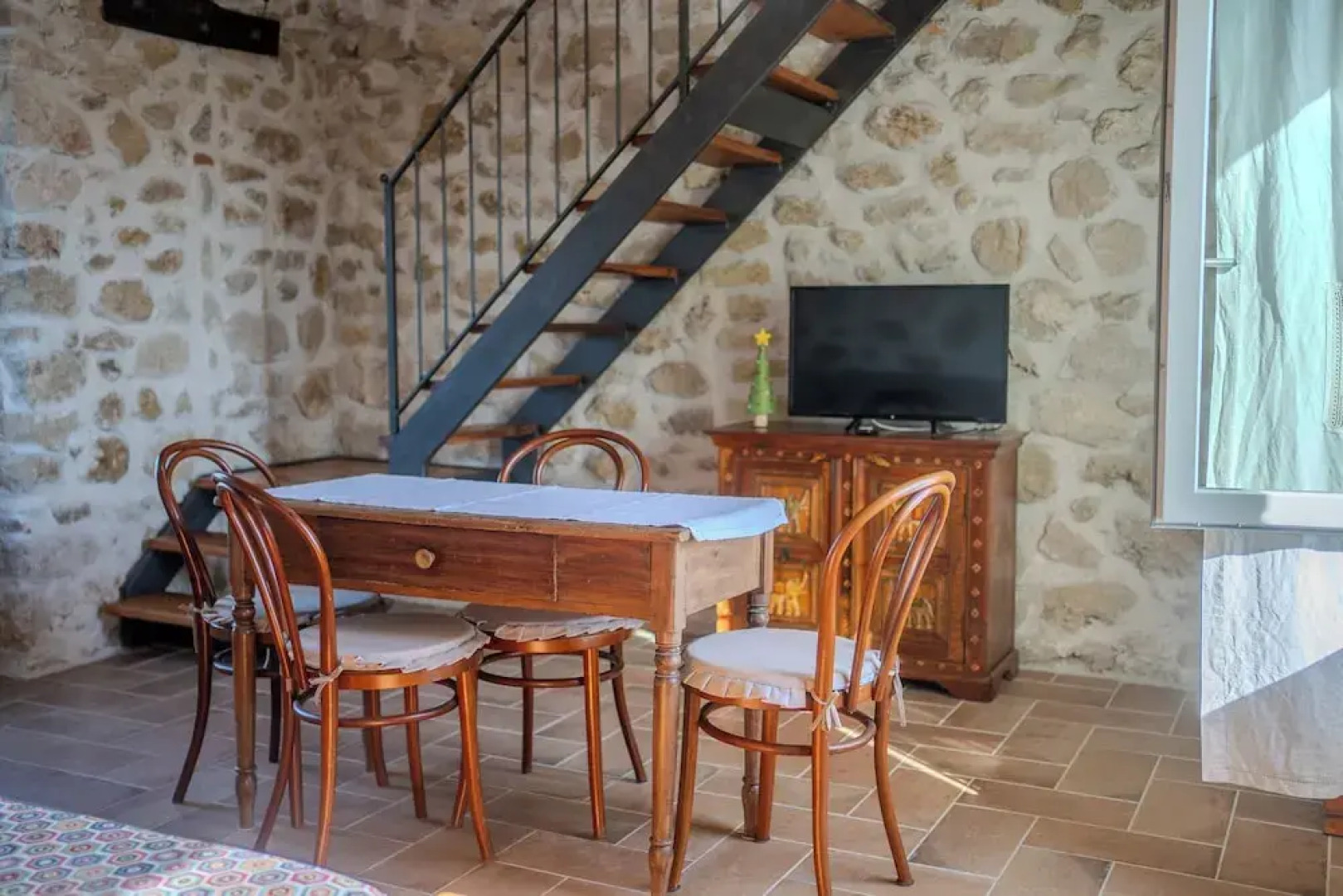 Casale nel Verde con Piscina e Vista