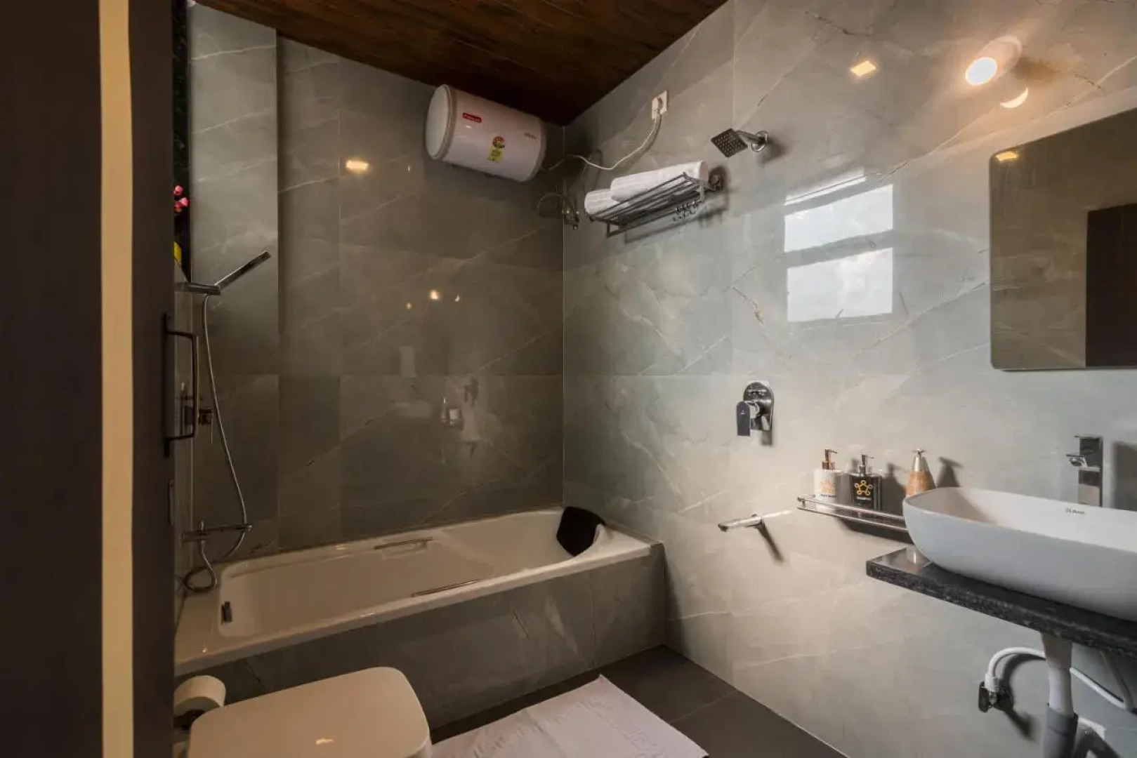 SaffronStays Casa Belleza, Kihim