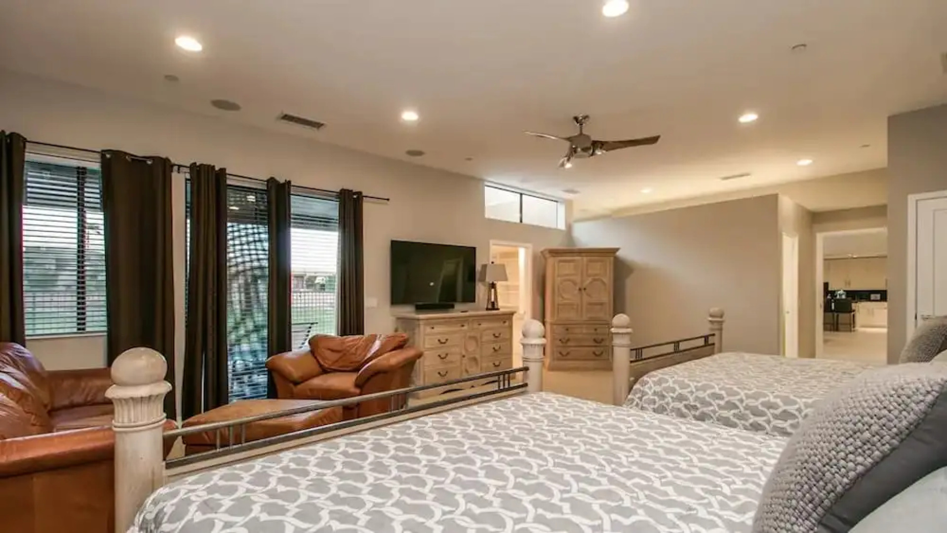 Luxe 4 Bdrm W/pool and Spa on Golf Course Lot!