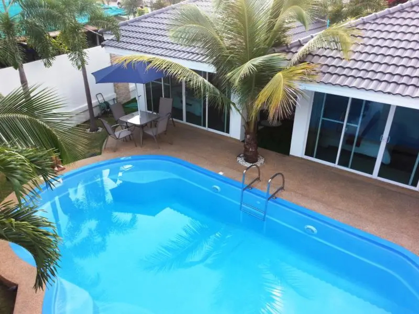 Coconut Palms Bungalow