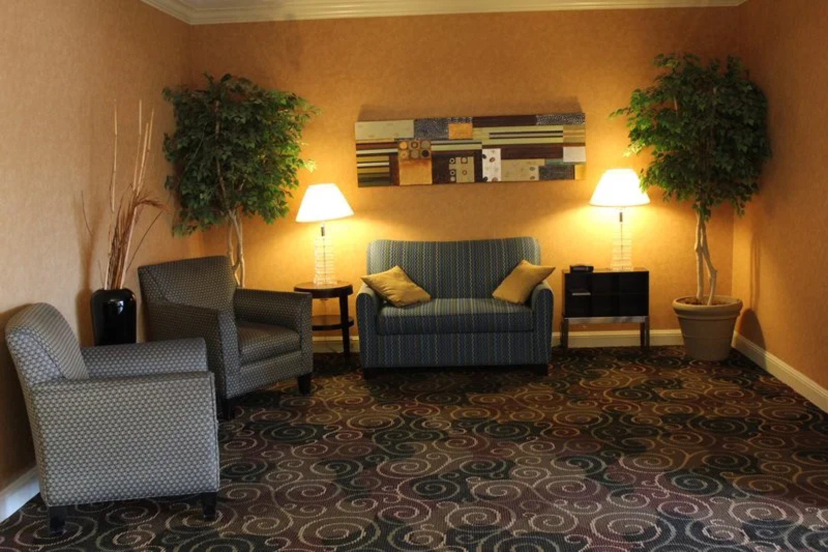 Holiday Inn Express Hotel & Suites Pine Bluff
