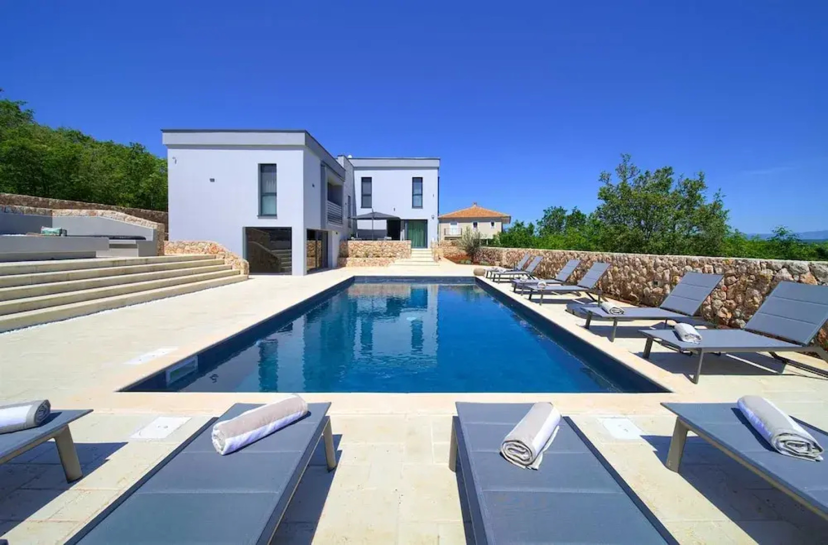 Villa Astrum With Heated Pool Jacuzzi and Sauna
