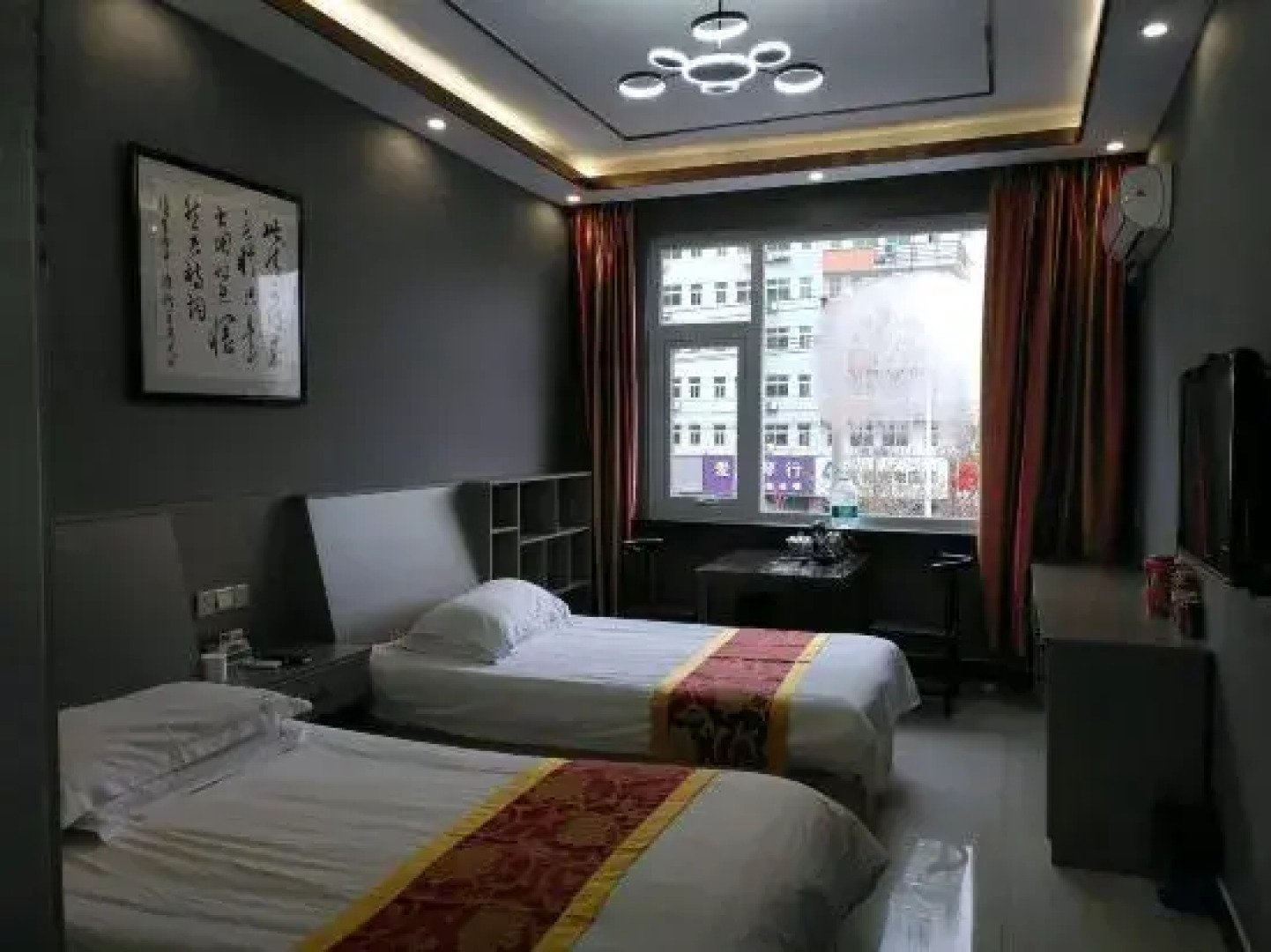 Dengfeng Business Hotel