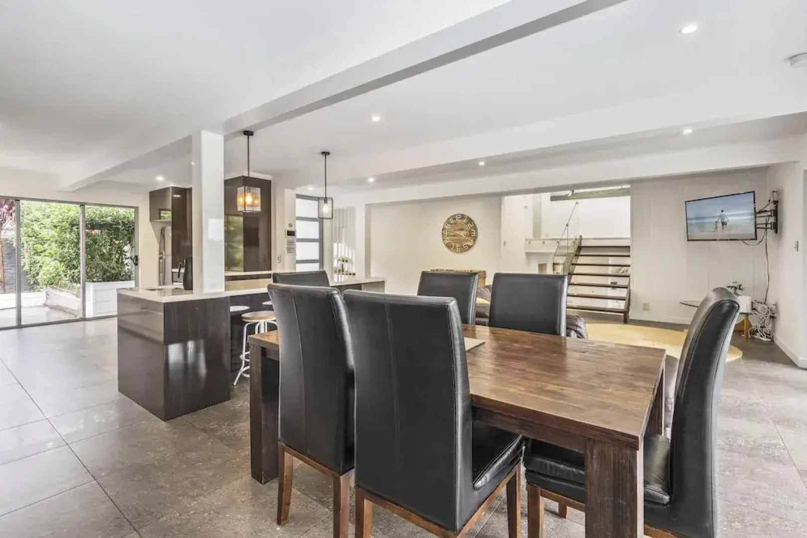 Essence House - 4 Bedroom Holiday Home