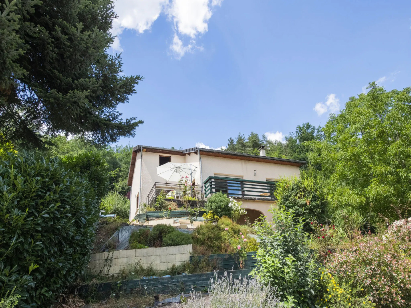 Inviting Holiday Home in Miremont With Garden