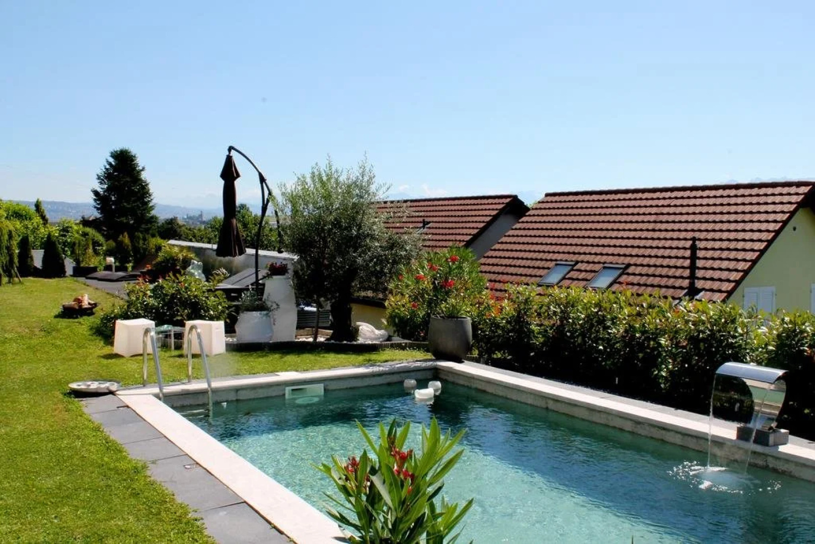 Four Seasons Lake GuestHouse