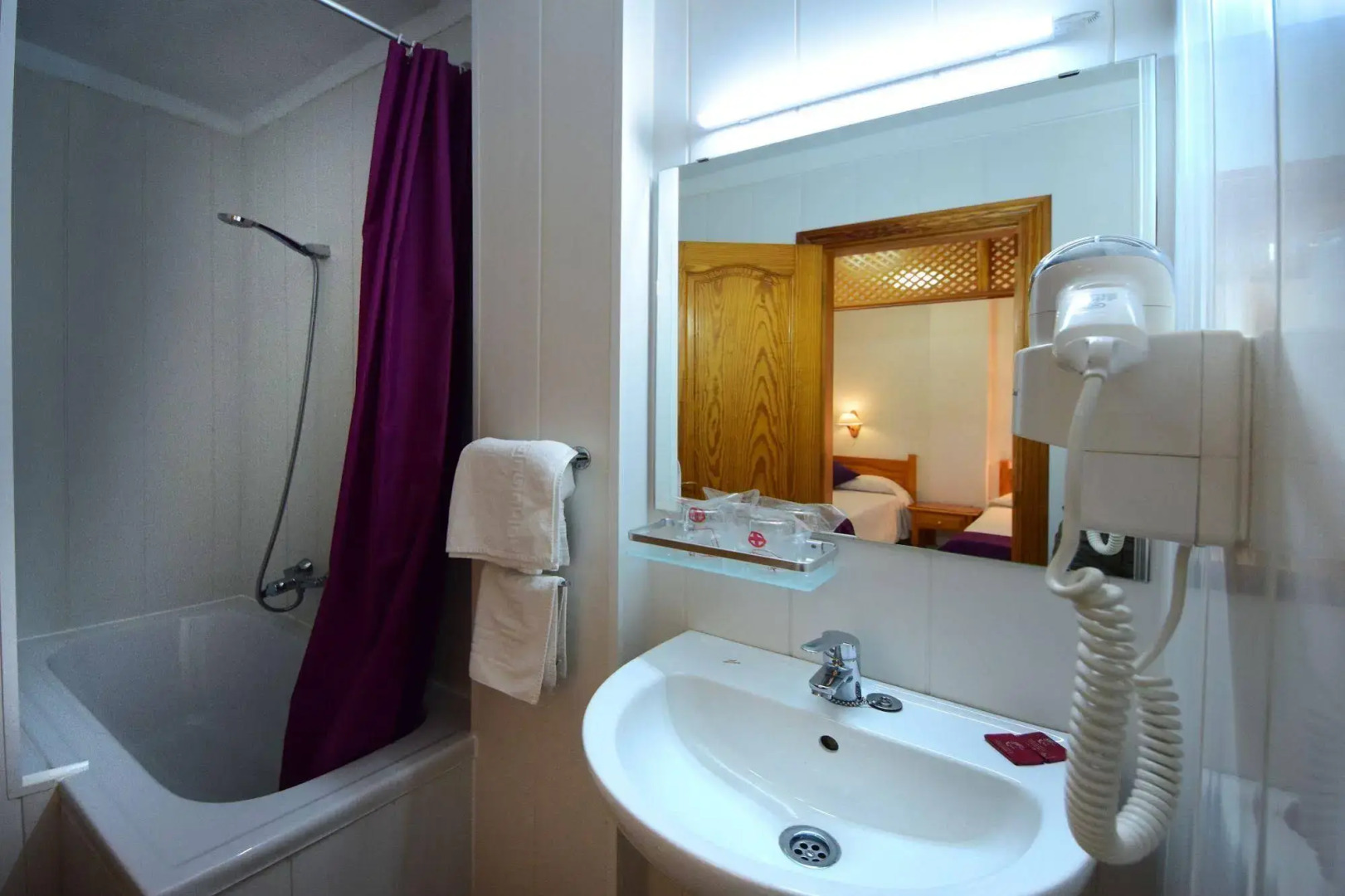 Skyview Hotel by LIVVO