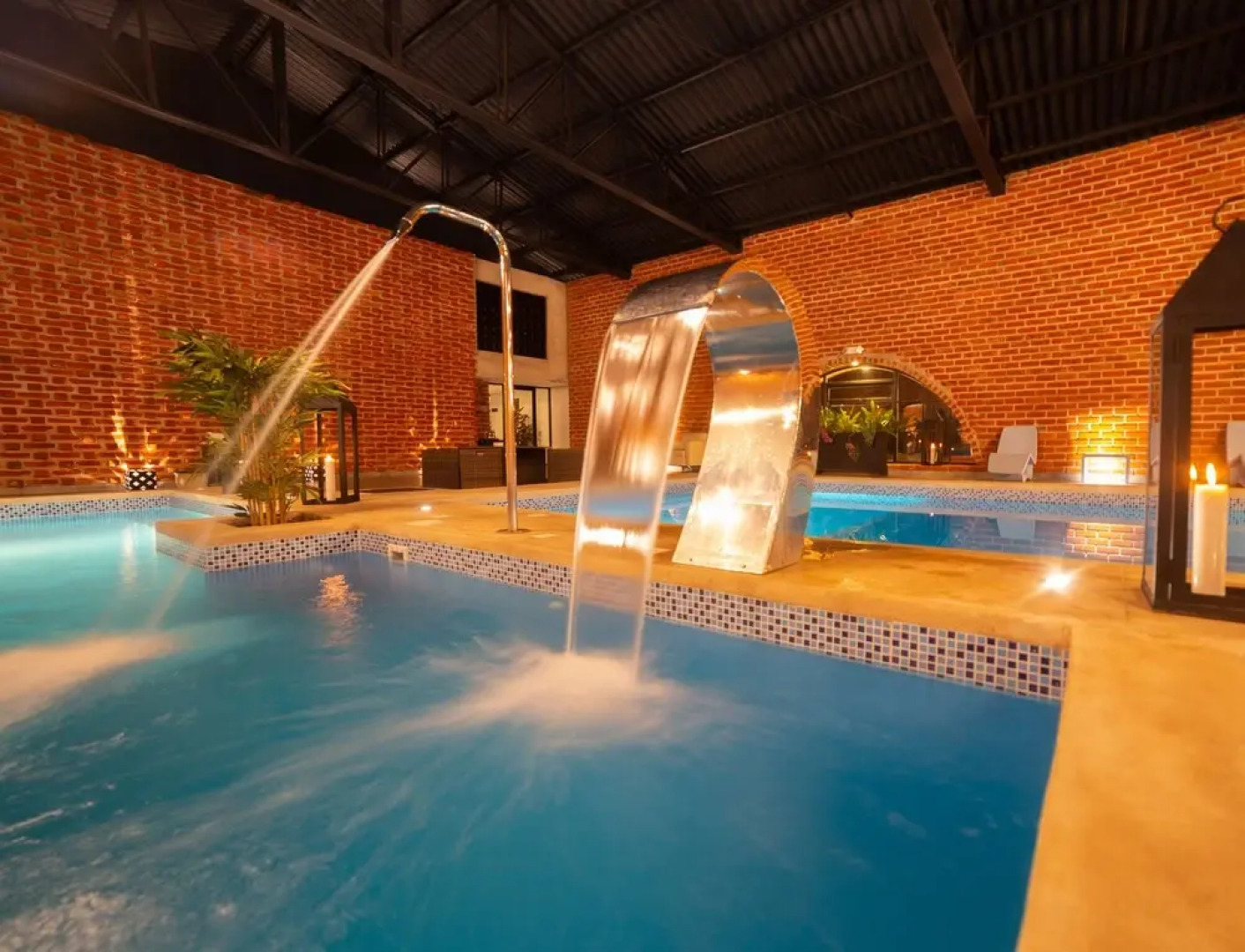 Quindeloma Art Hotel And Gallery