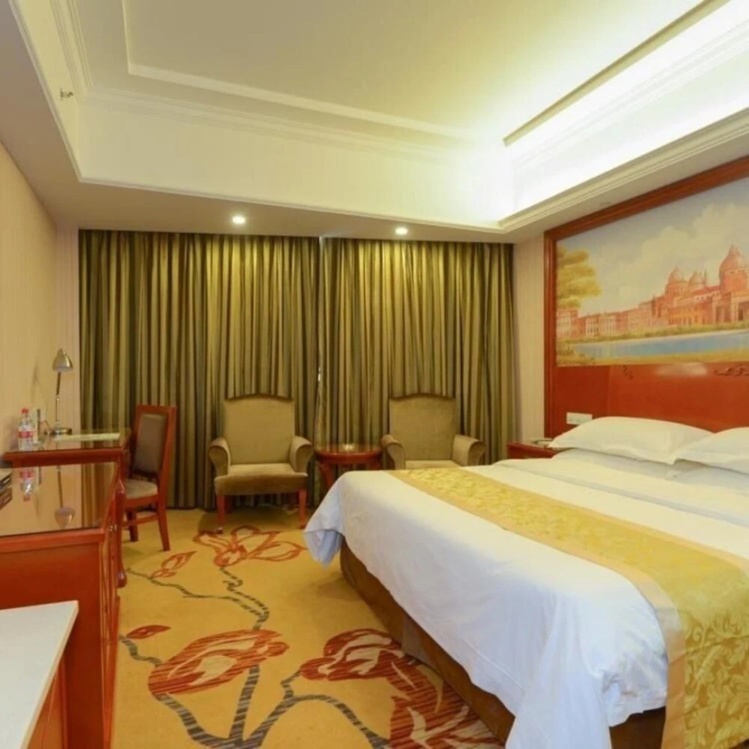 Vienna Hotel Guigang Central Square