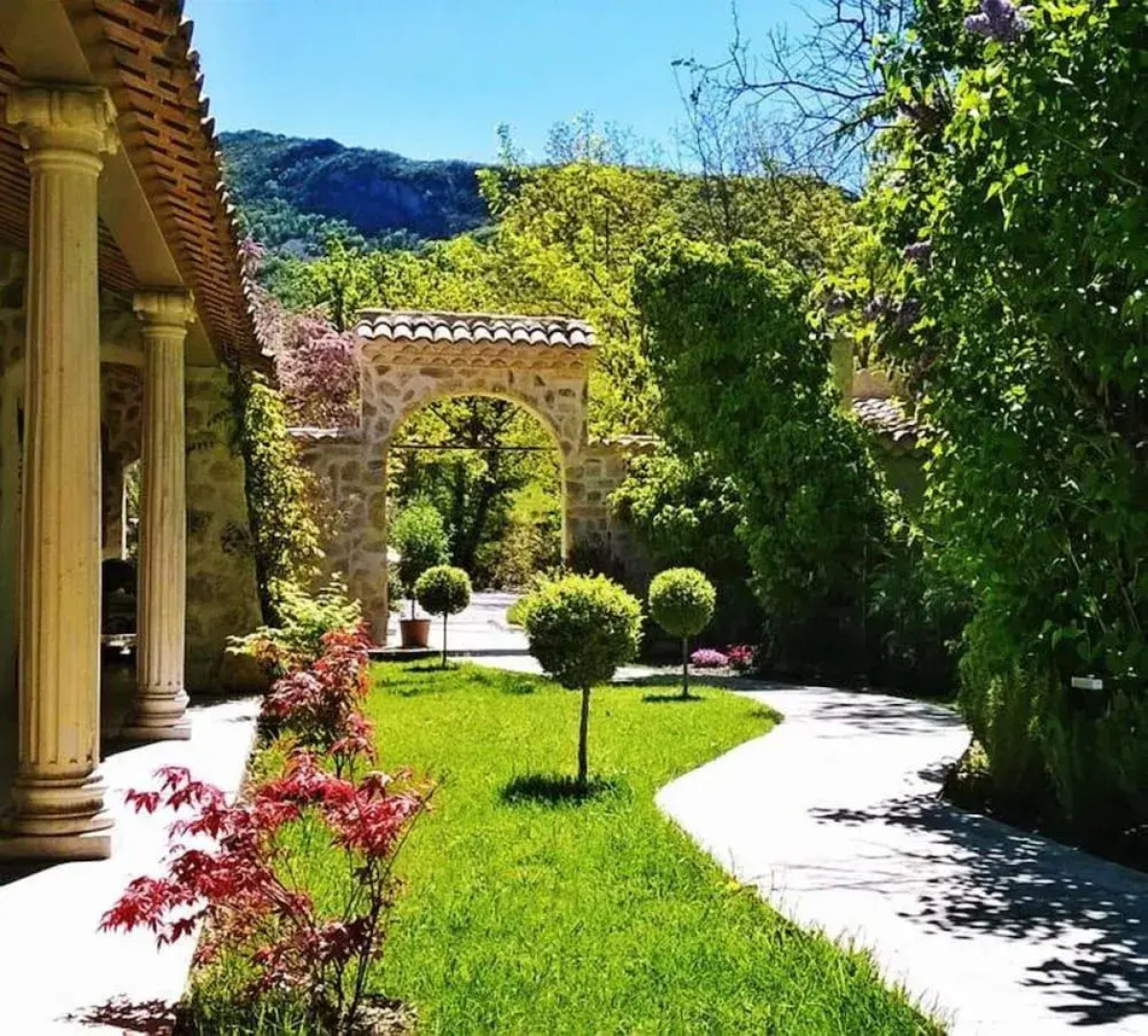 Le Mas des 5 Fontaines. Chambres d'hôtes