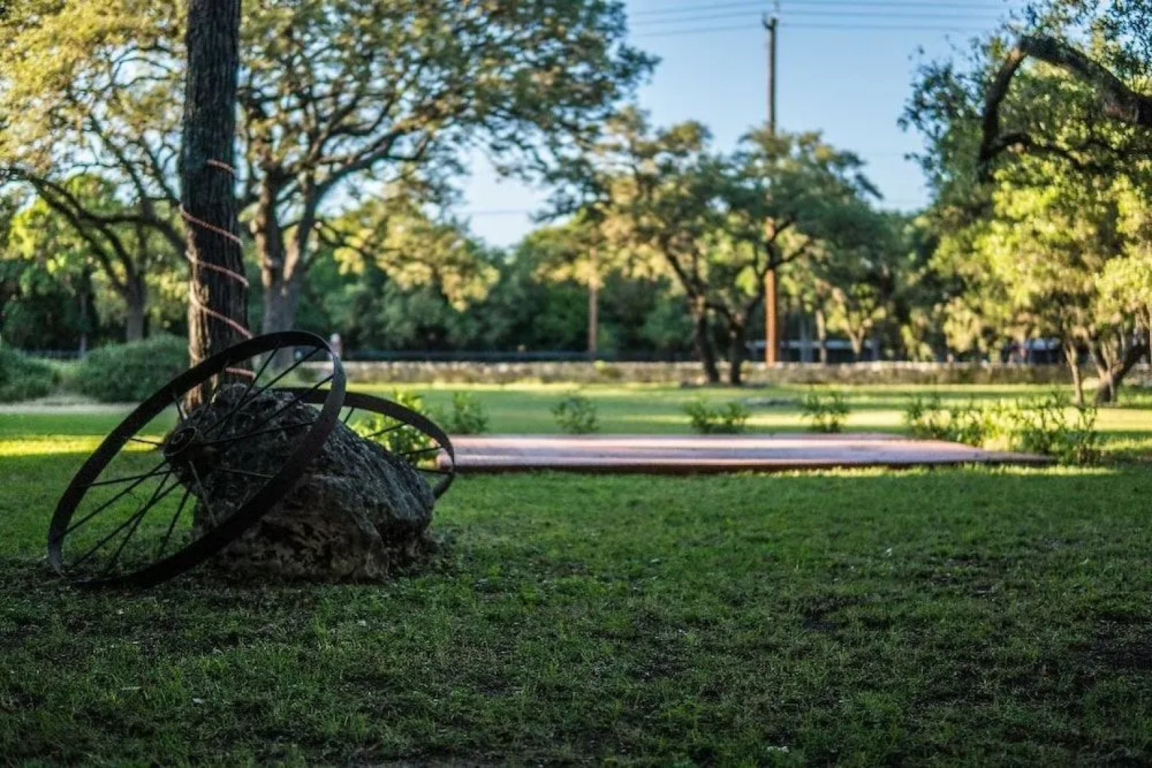 Twelve Oaks Hill Country Inn