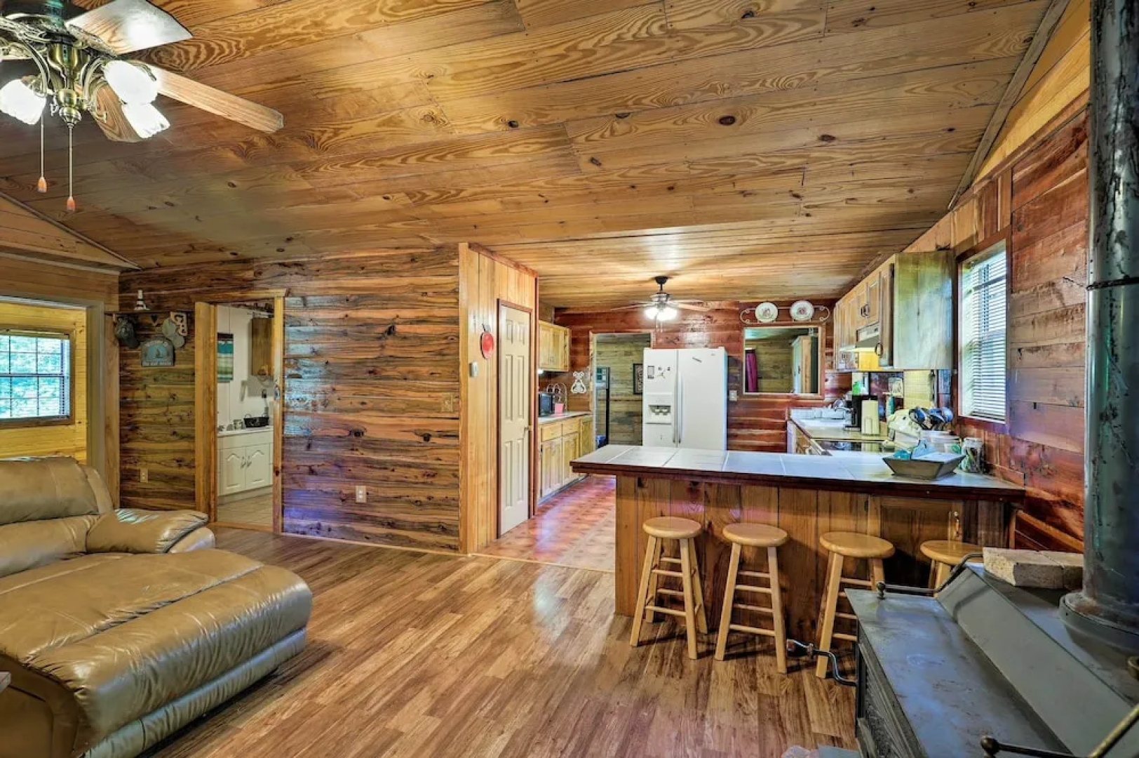 Secluded Cabin w/ Pond ~ 37 Mi to Gulf Coast!