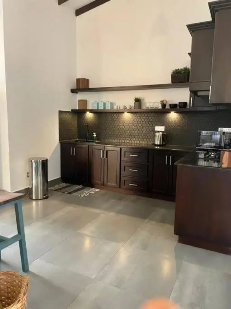 Lovely 2-bedroom holiday home with free parking.