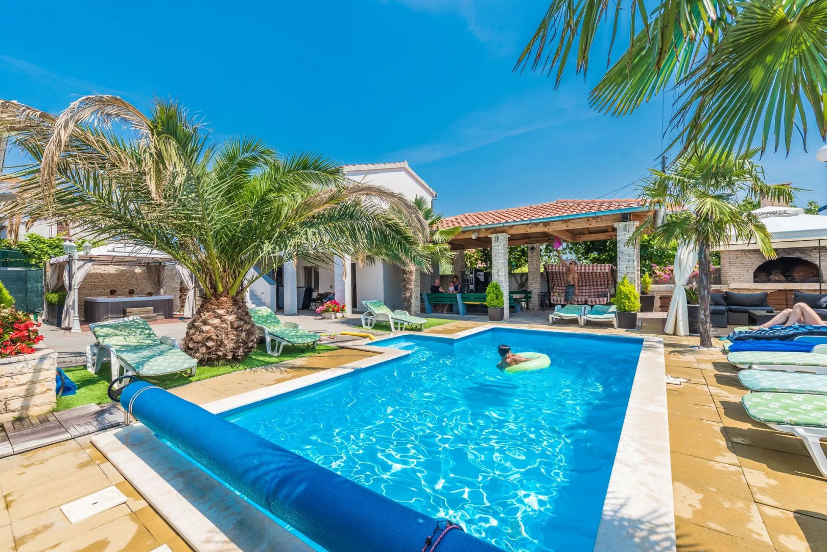 Room Tomo - open pool and pool for children: R1 Sukosan, Zadar riviera