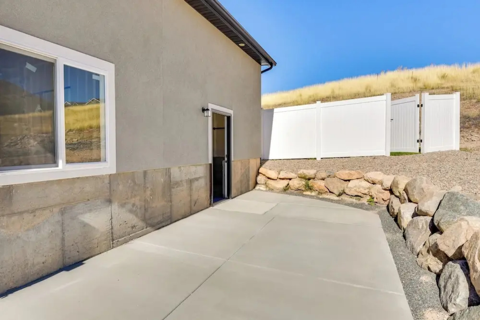 Sleek & Modern Morgan Abode: Great for Families!