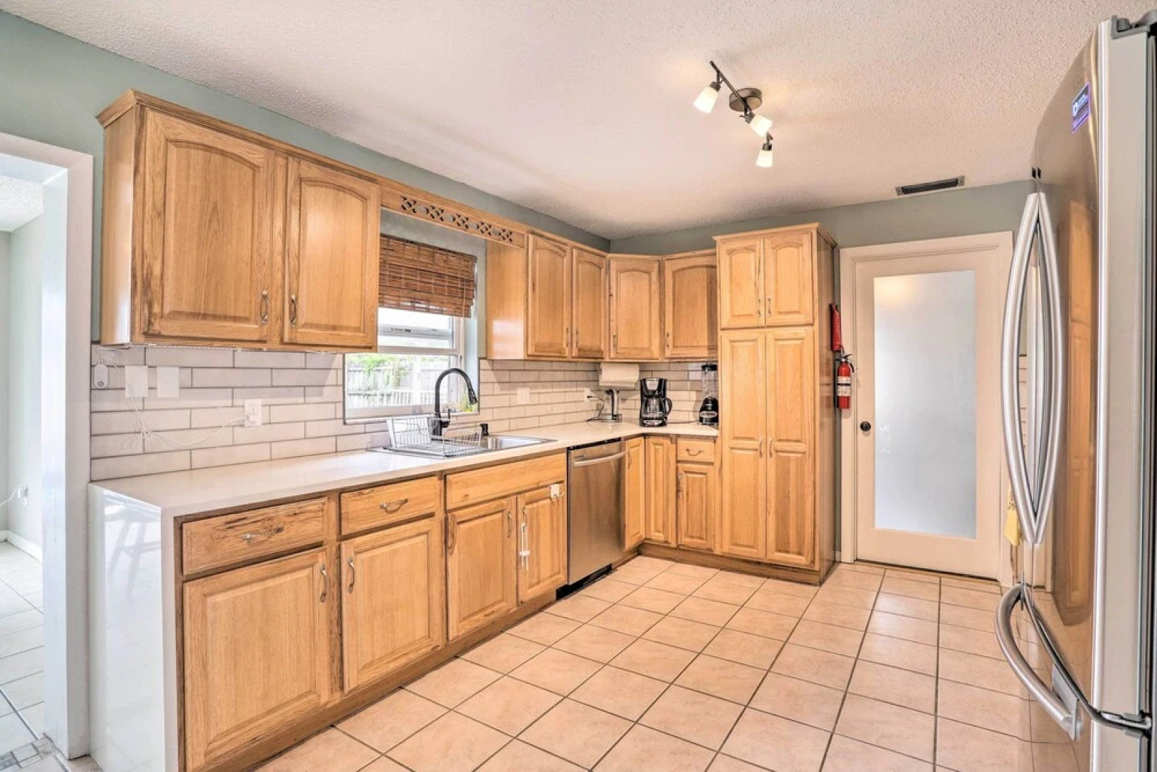 Sun-kissed Largo Escape: Private Pool & Patio