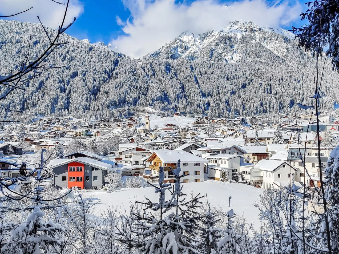 DMG - 'Funky First Floor' Unique Mountain Apartment