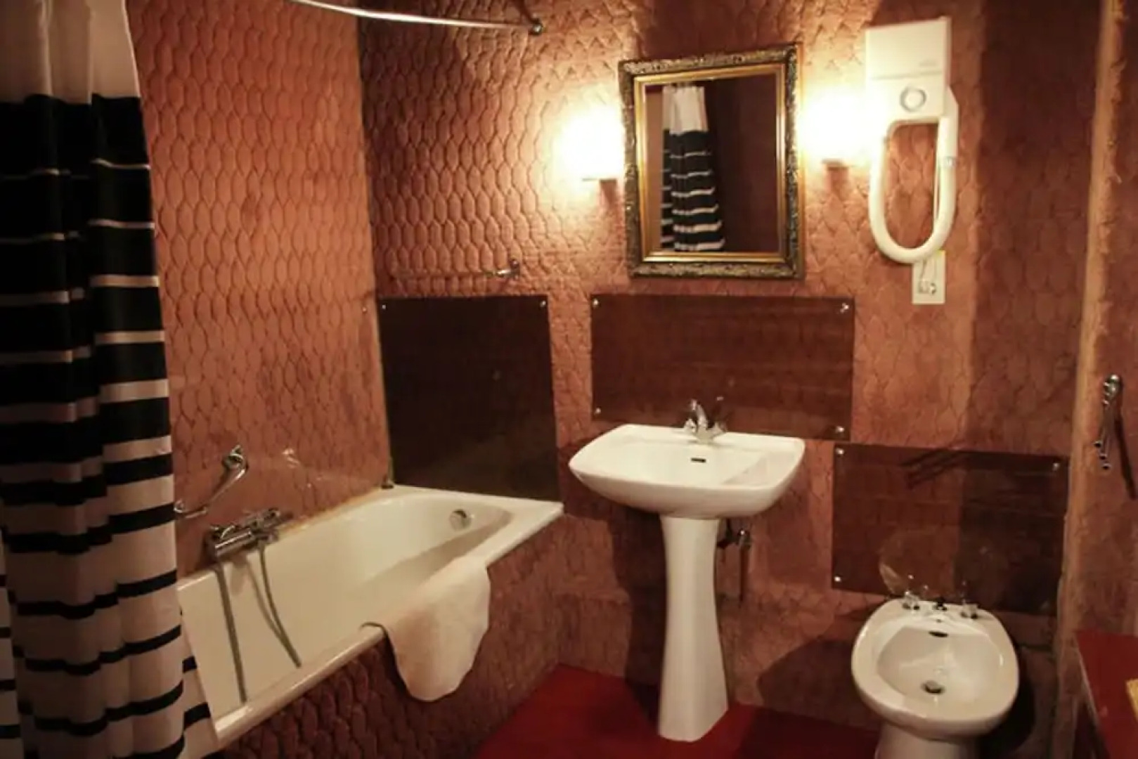 La Roche Riverside Mansion