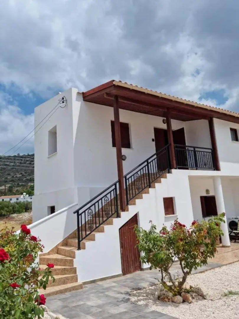 Steni Traditional Studio Apartment