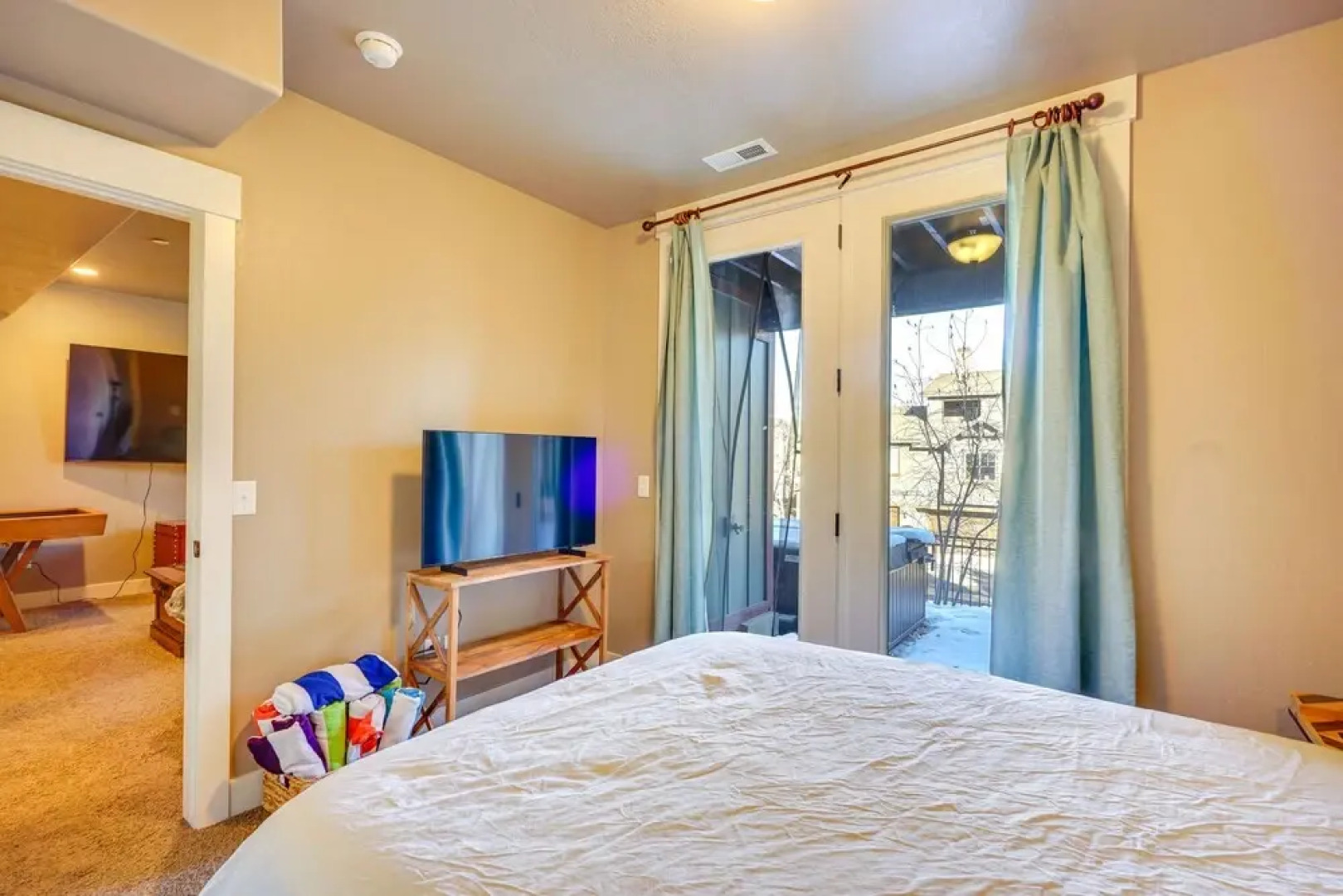 Townhome w/ Outdoor Pool Access: 6 Mi to Park City