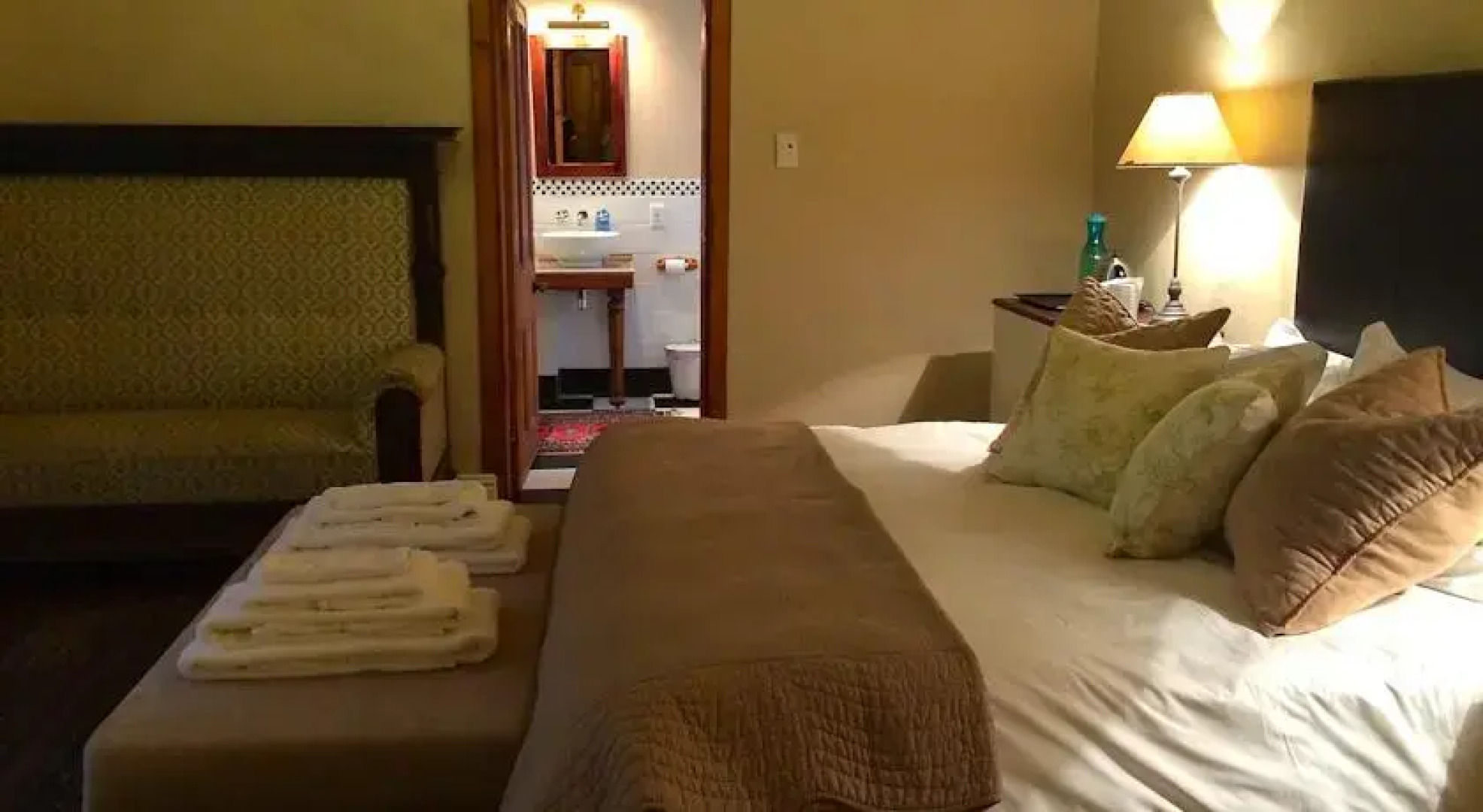 Clifton Country Manor