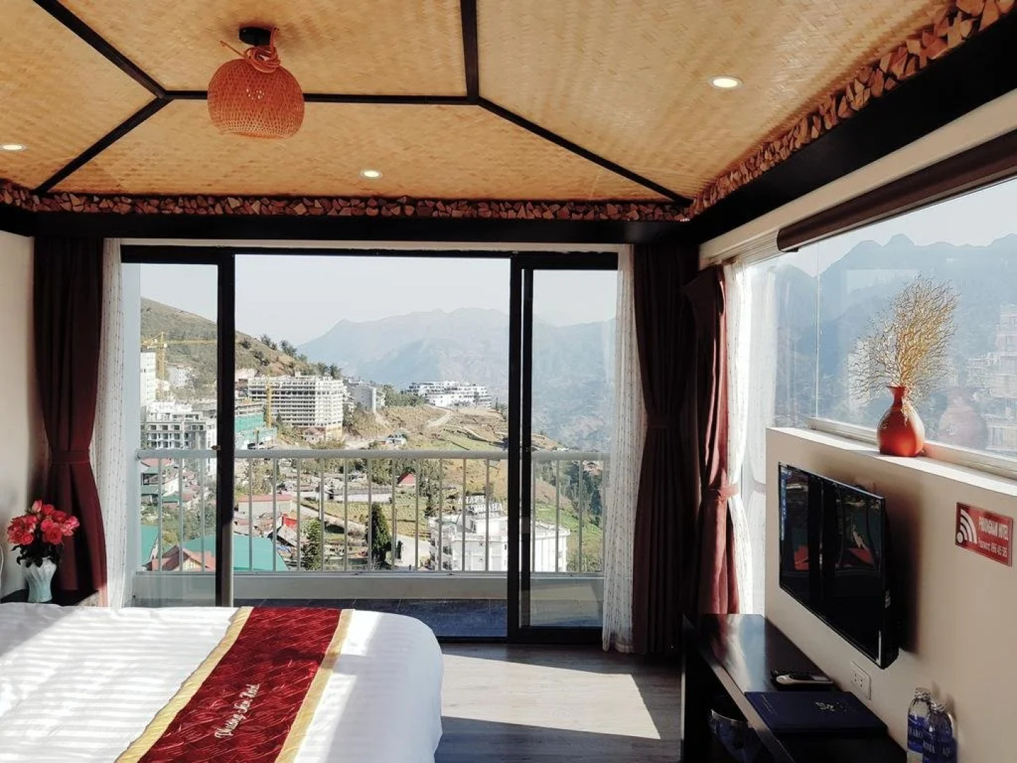 Phuong Nam Mountain View Hotel