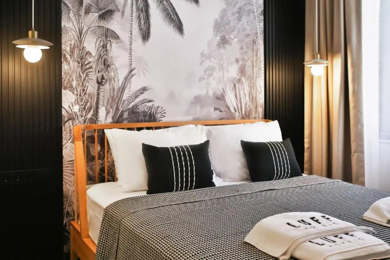 Отель Luff Suites