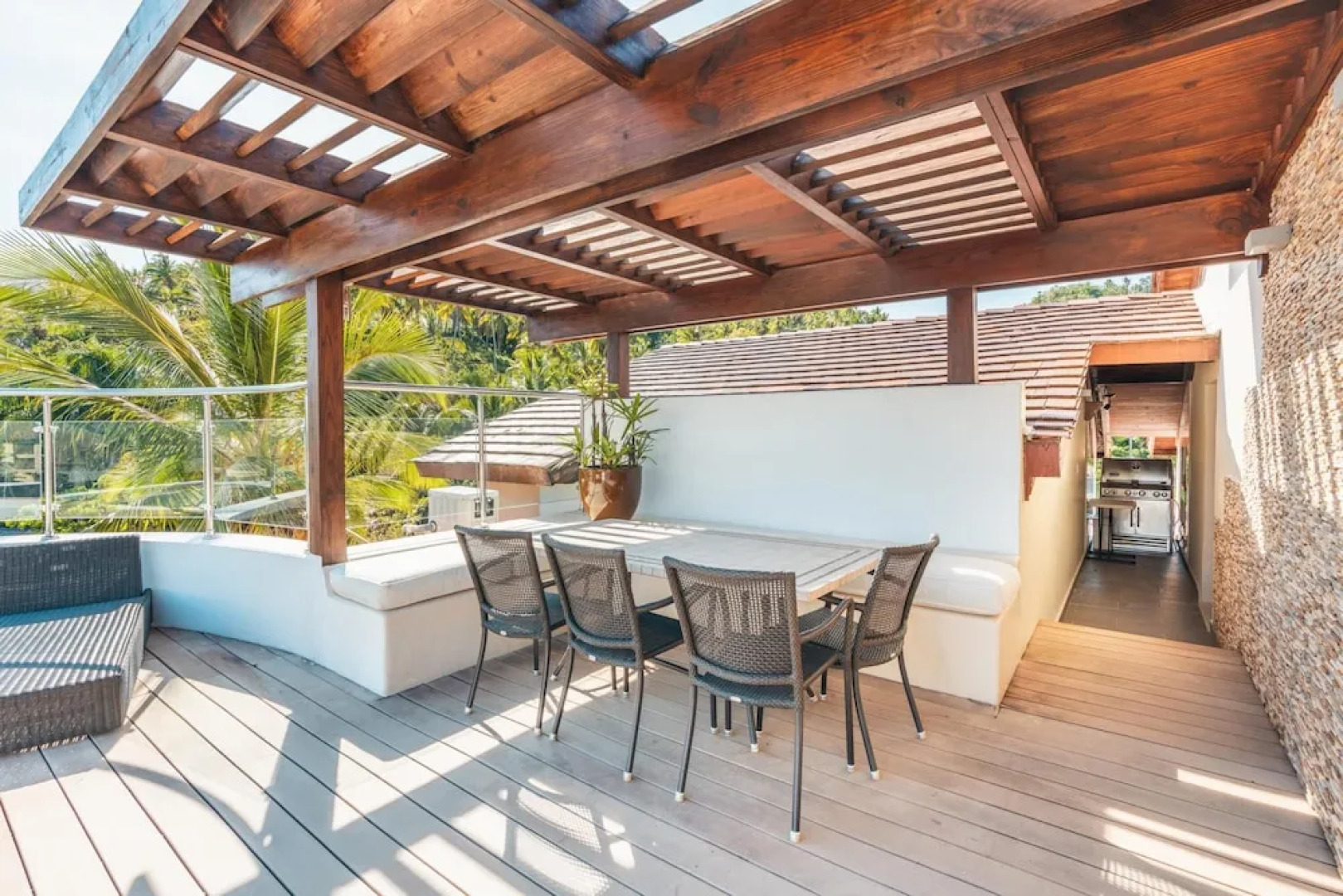 Penthouse w Jacuzzi and Ocean View Puerto Bahia