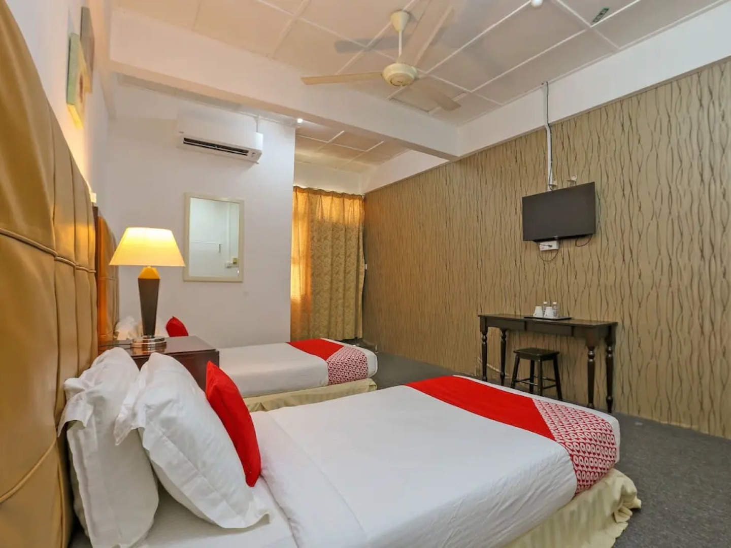 The Sarina Hotel & Cafe by OYO Rooms